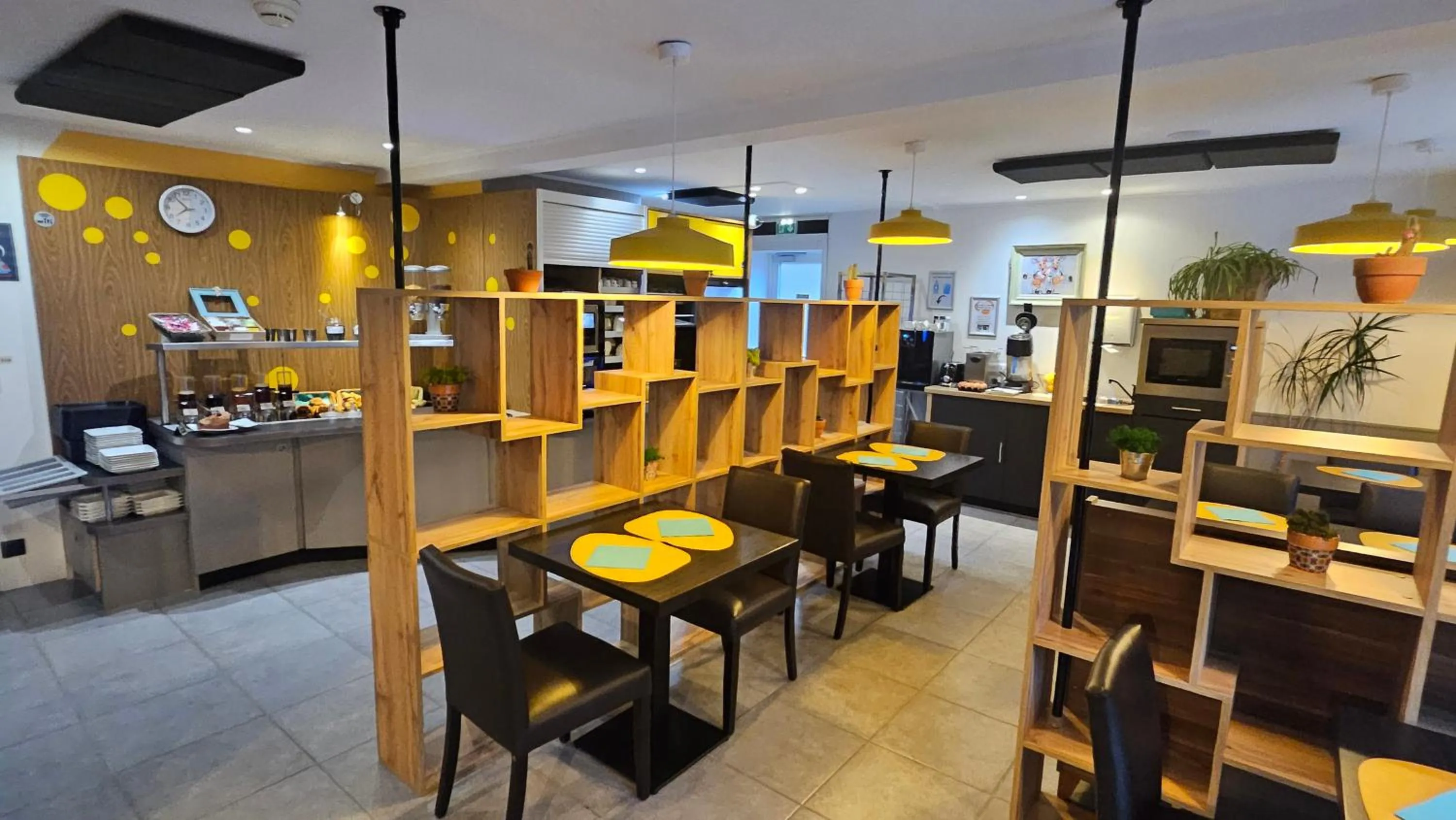 Breakfast in Hôtel Les Pieux En Cotentin