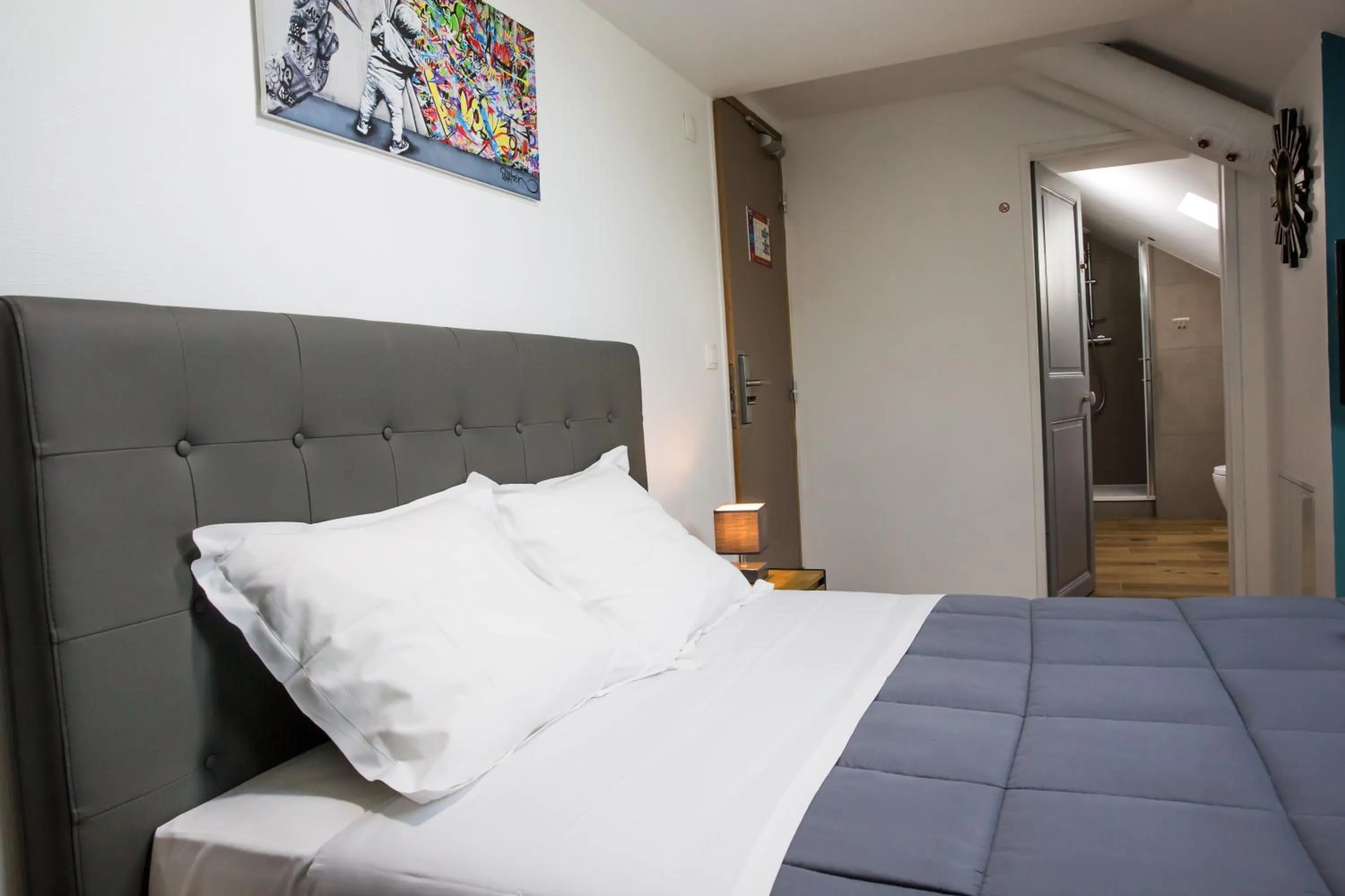 Bed in Hôtel Les Pieux En Cotentin