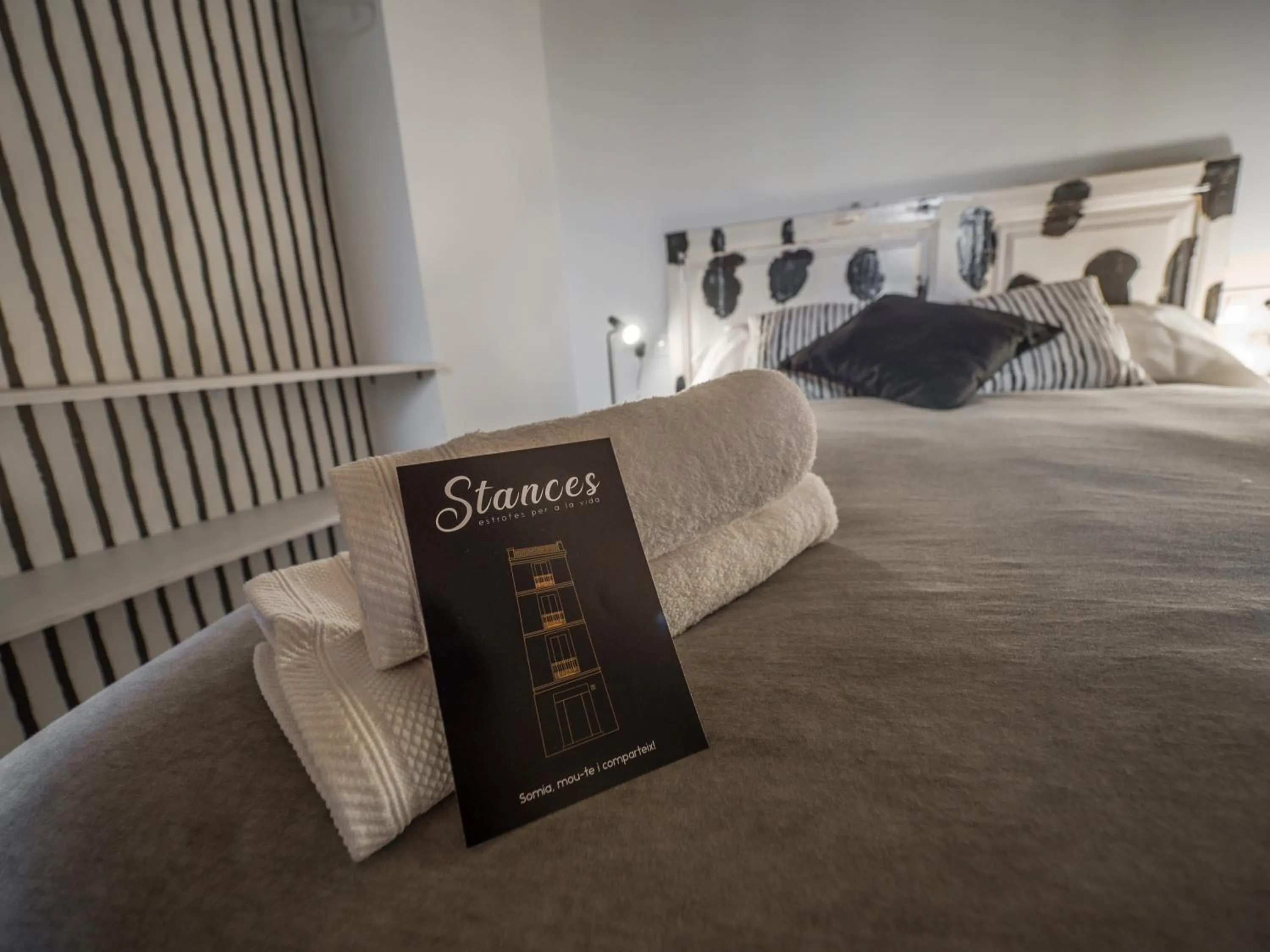 Bed in Luxury Apartment Stancesvic