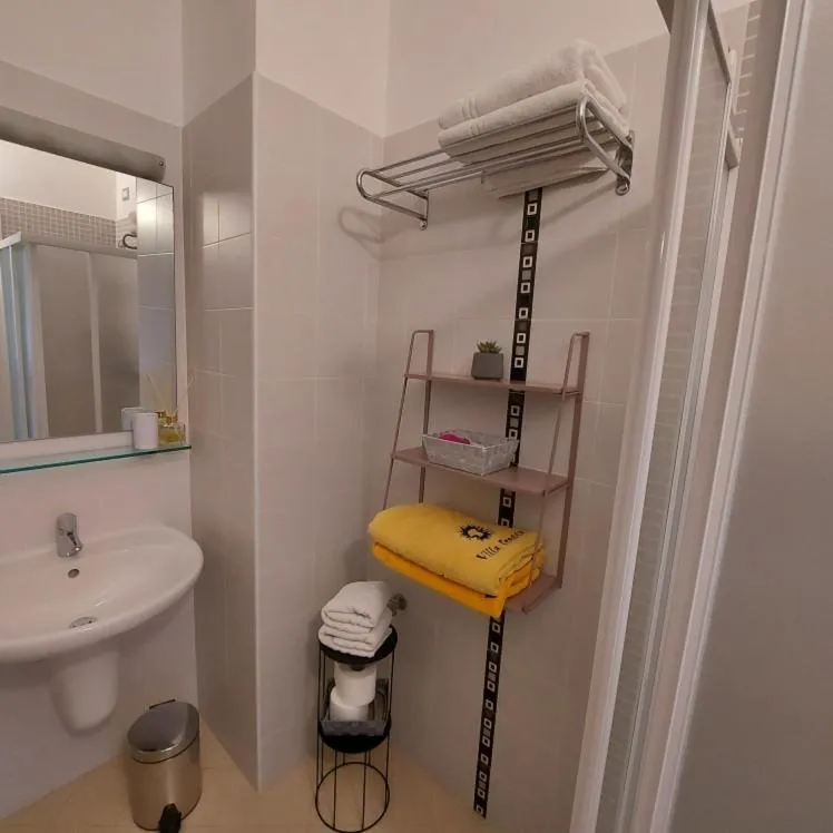 Shower in Villa Treccani Apartments