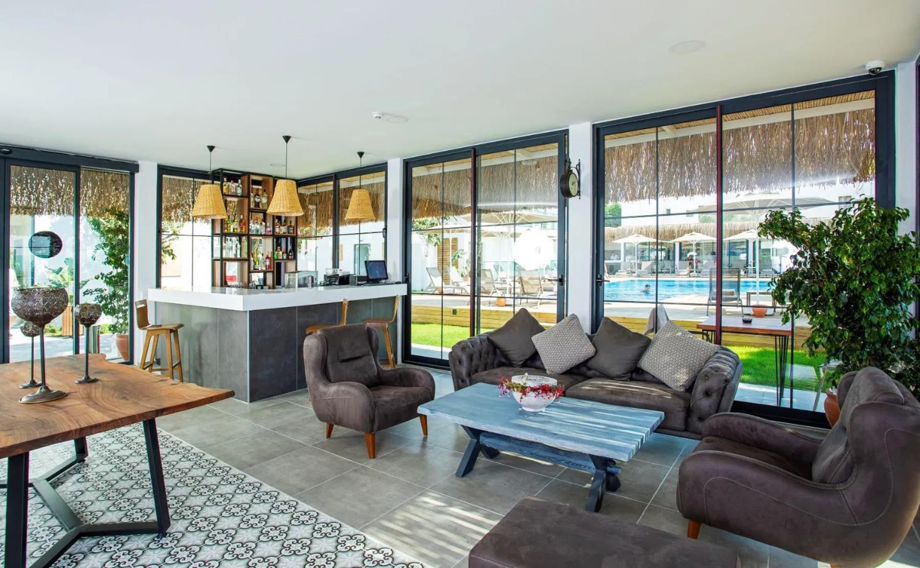 Communal lounge/ TV room in Yalıpark Beach Hotel