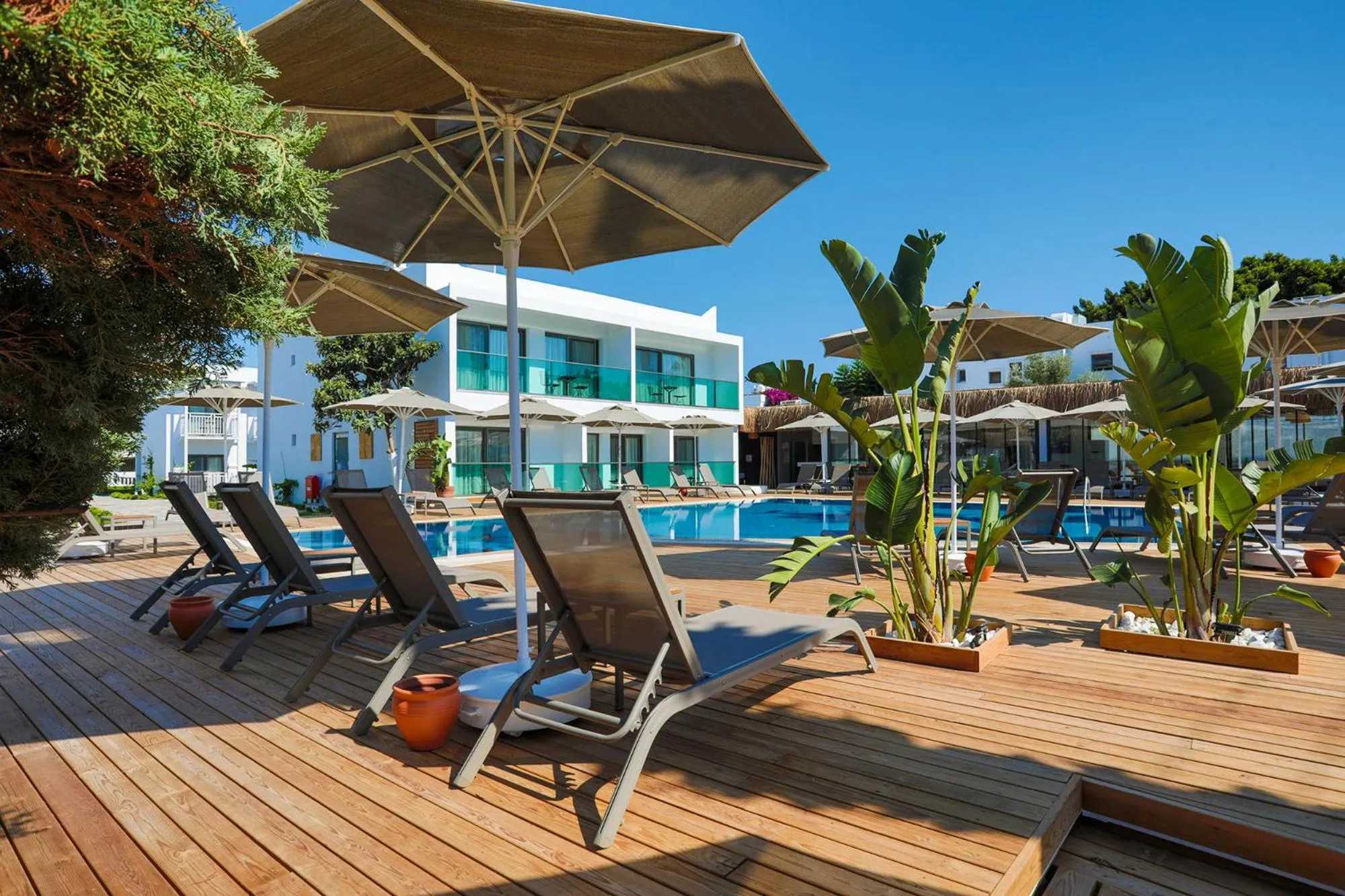 Swimming pool in Yalıpark Beach Hotel