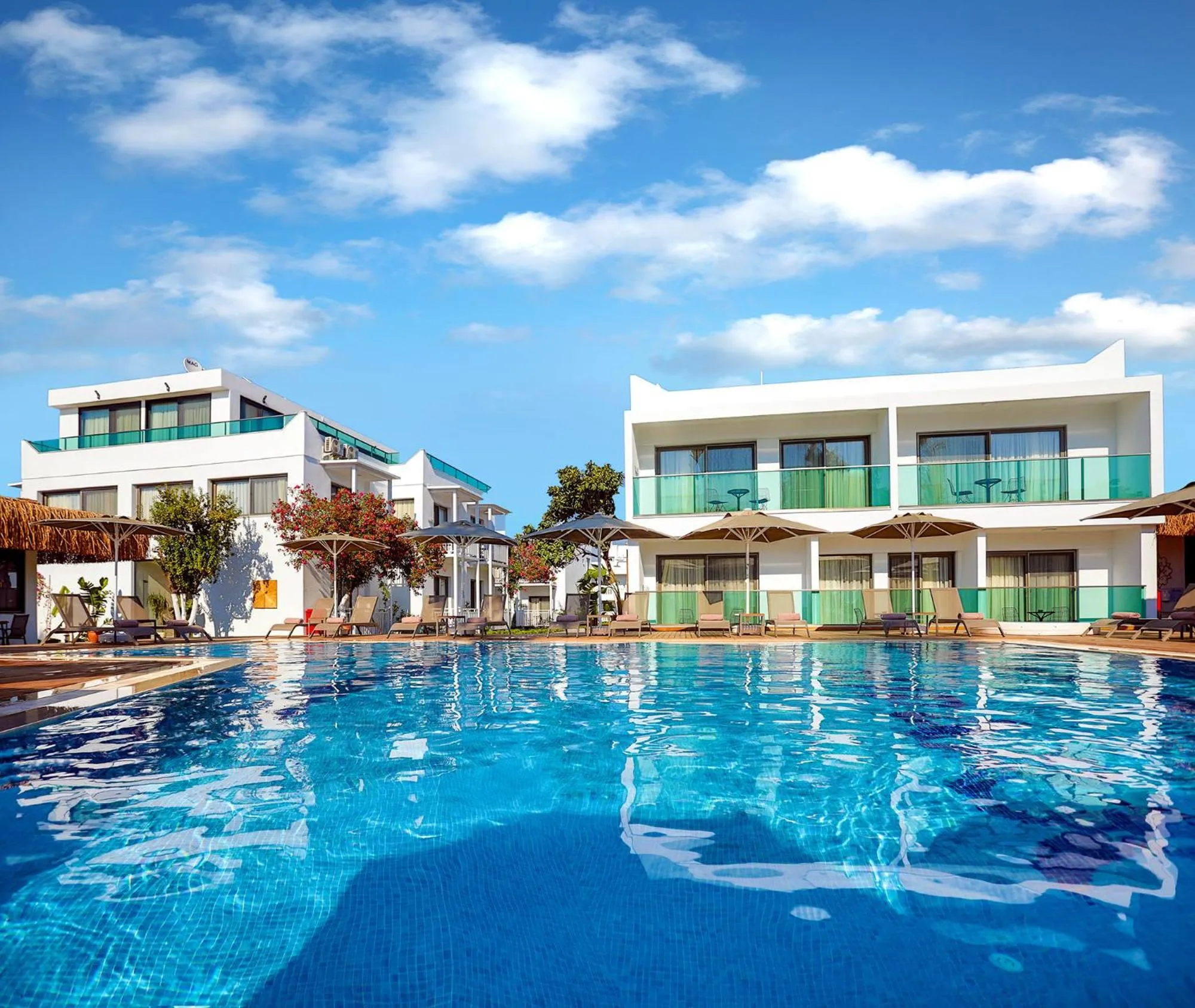 Swimming pool in Yalıpark Beach Hotel