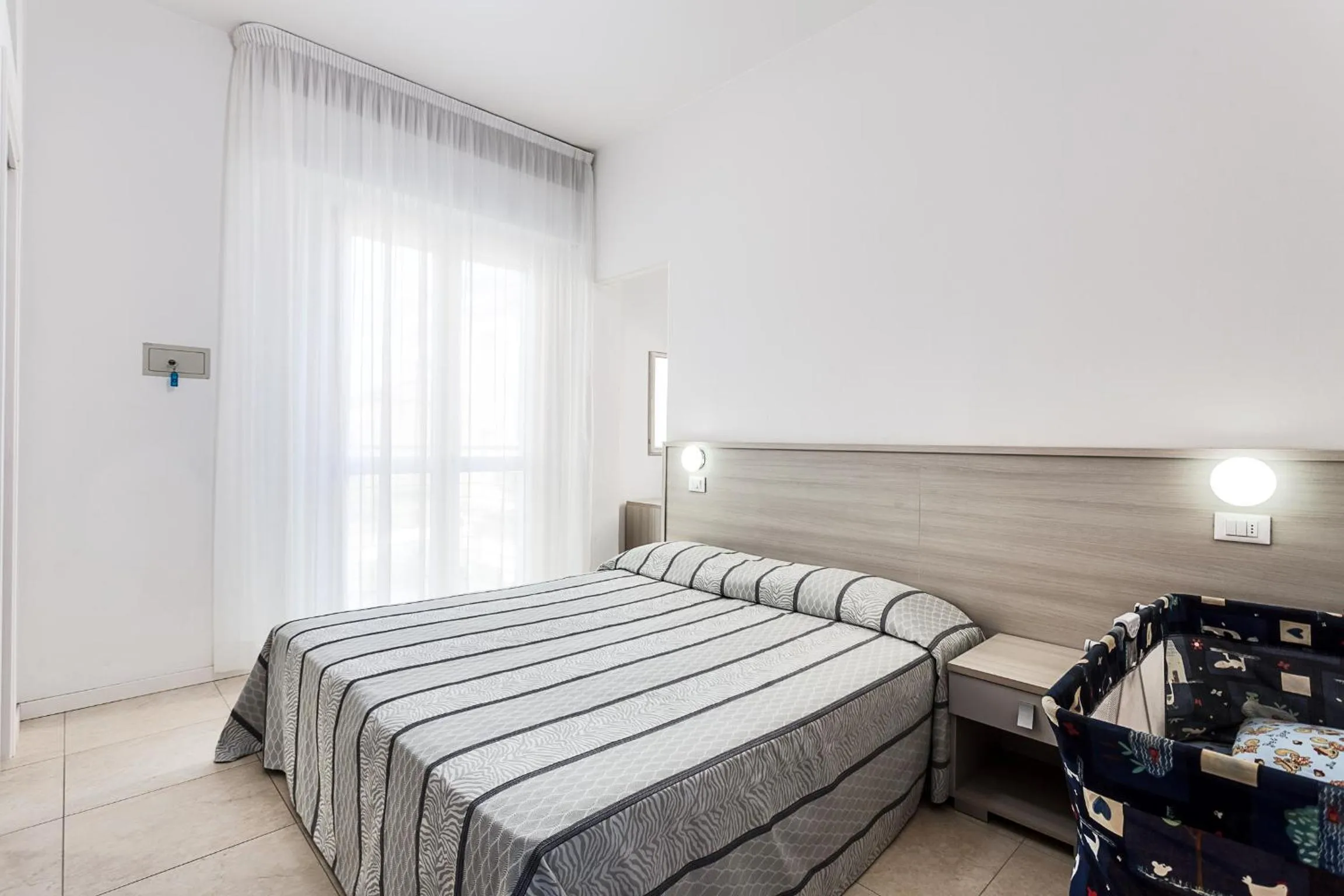 Photo of the whole room, Bed in Hotel Blues