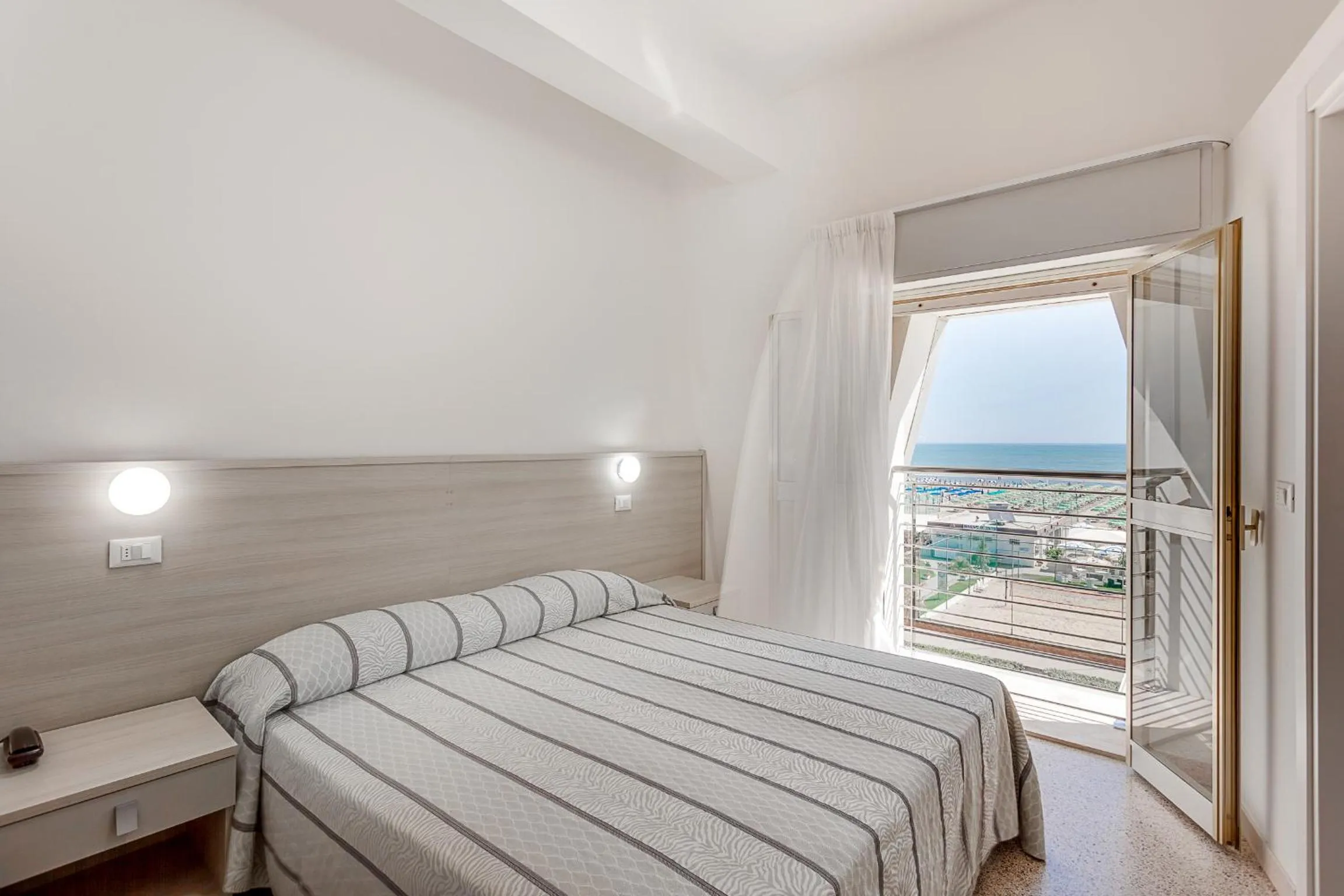 Photo of the whole room, Bed in Hotel Blues