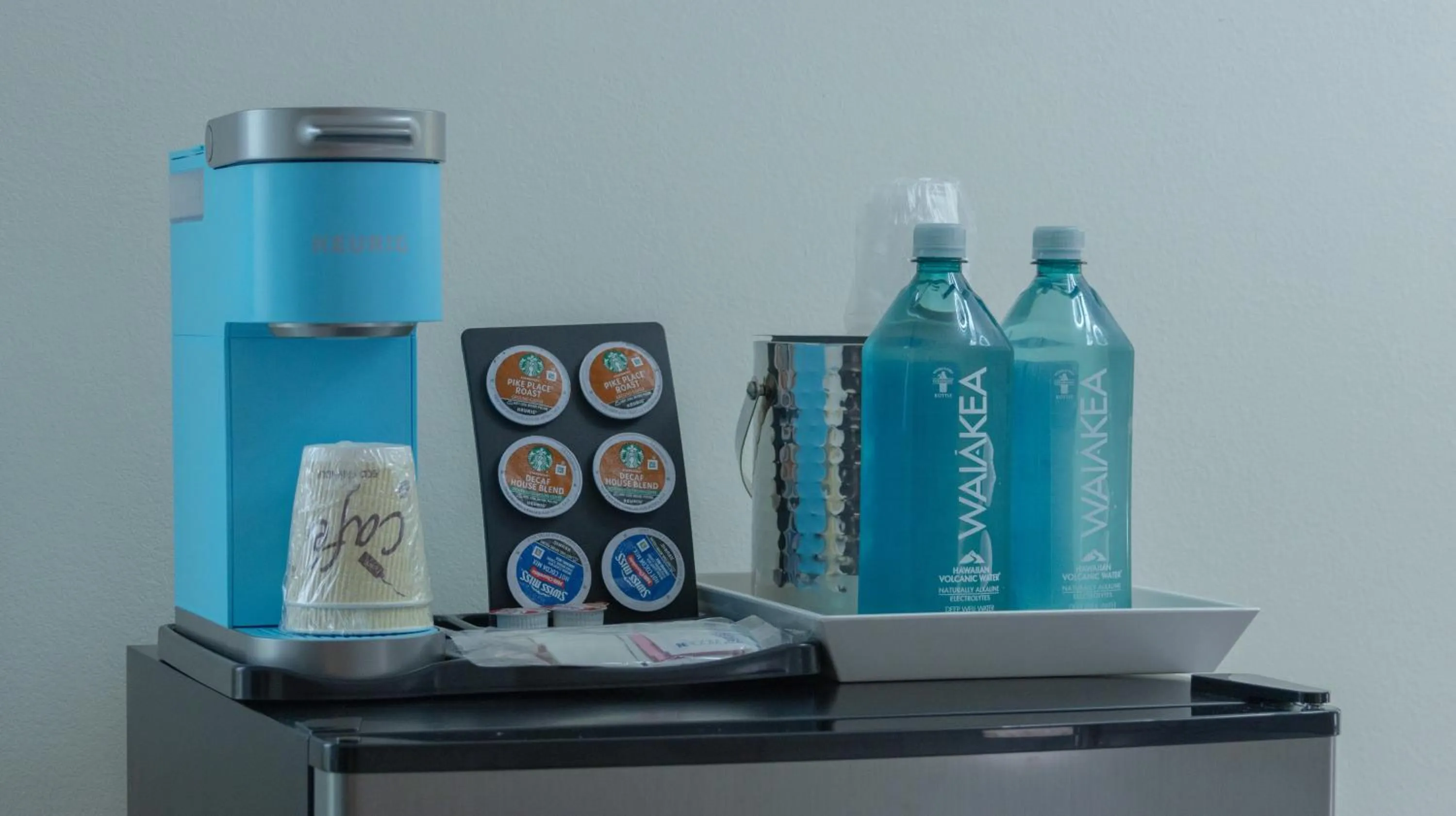 NEW 2026-Ocean Sands Beach Boutique Inn-Sauna and Salt-Mineral Pool -Free Beach Bikes and Famous Beach- Fresh Baked Cookies and Popcorn - Bathrobes and Sunscreen in all rooms-Ultra Sparkling-Free Laundry- 4 Grand Black Beds-Call NOW & Save-1-252-AHA-SAND