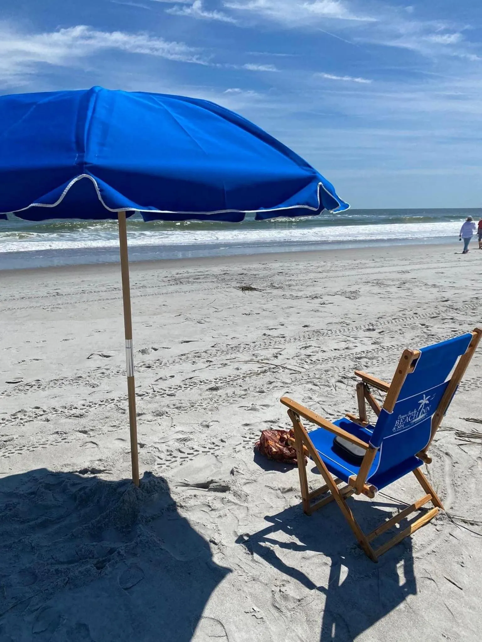 NEW 2026-Ocean Sands Beach Boutique Inn-Sauna and Salt-Mineral Pool -Free Beach Bikes and Famous Beach- Fresh Baked Cookies and Popcorn - Bathrobes and Sunscreen in all rooms-Ultra Sparkling-Free Laundry- 4 Grand Black Beds-Call NOW & Save-1-252-AHA-SAND