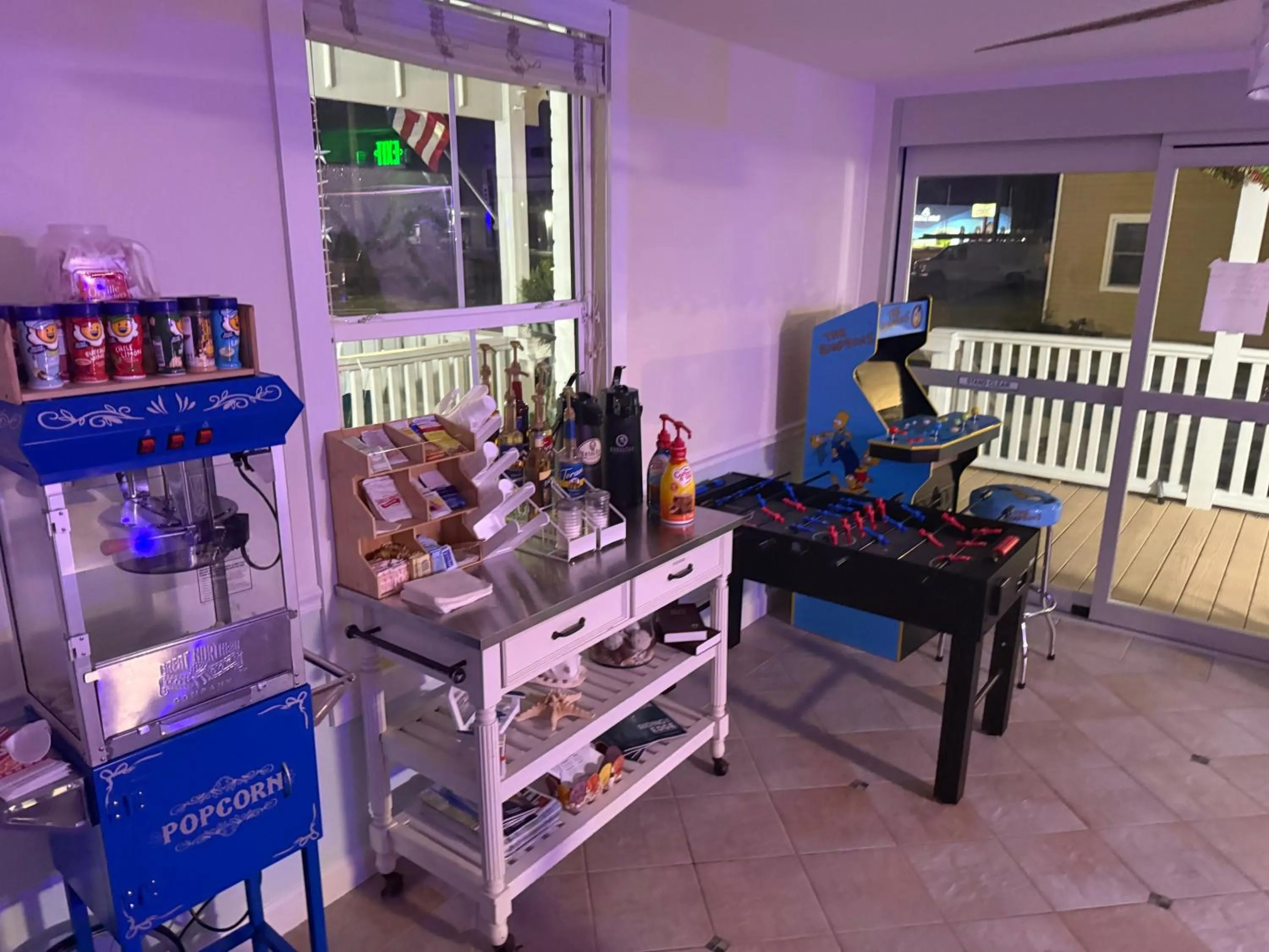 NEW 2026-Ocean Sands Beach Boutique Inn-Sauna and Salt-Mineral Pool -Free Beach Bikes and Famous Beach- Fresh Baked Cookies and Popcorn - Bathrobes and Sunscreen in all rooms-Ultra Sparkling-Free Laundry- 4 Grand Black Beds-Call NOW & Save-1-252-AHA-SAND