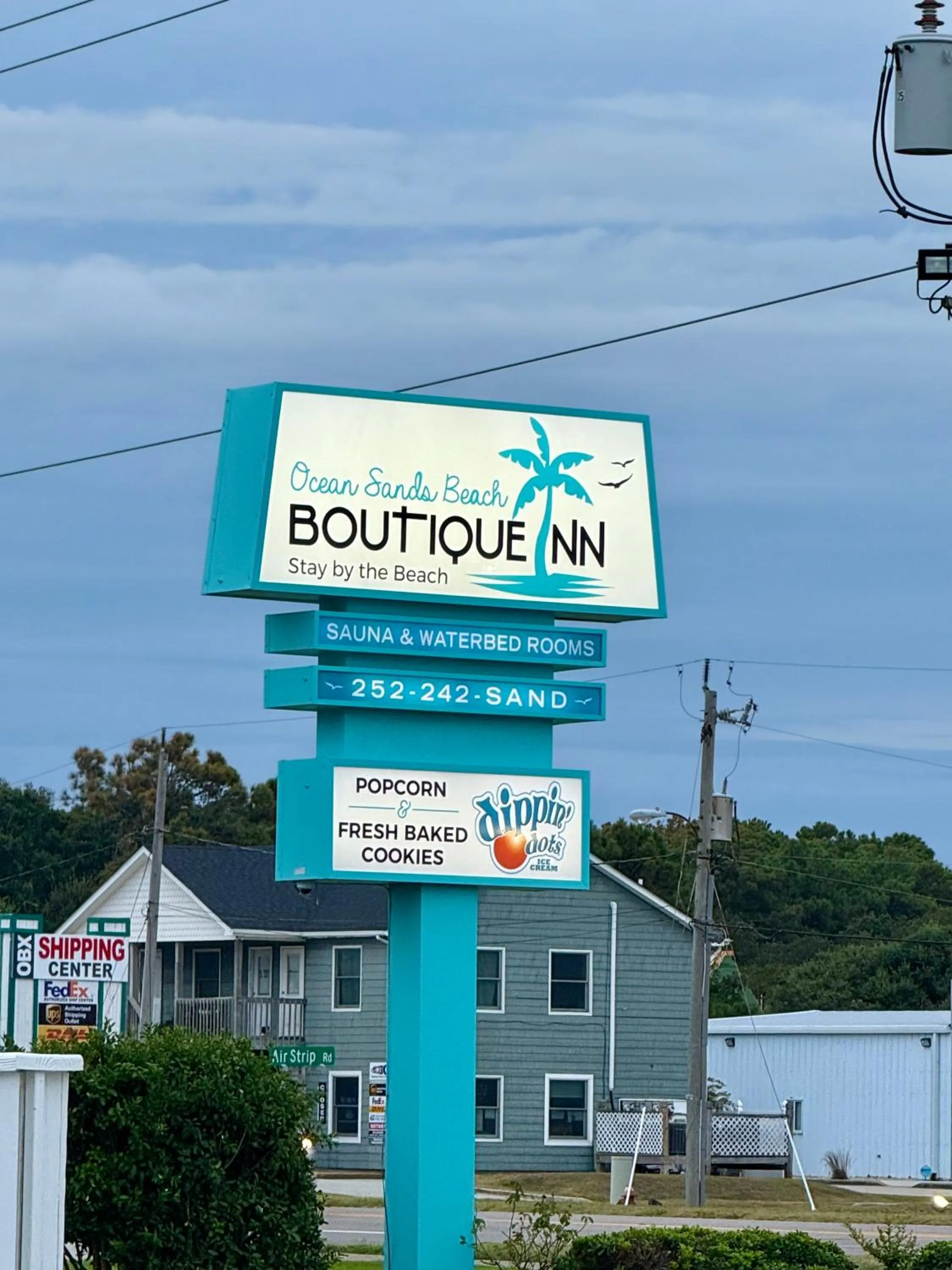 NEW 2026-Ocean Sands Beach Boutique Inn-Sauna and Salt-Mineral Pool -Free Beach Bikes and Famous Beach- Fresh Baked Cookies and Popcorn - Bathrobes and Sunscreen in all rooms-Ultra Sparkling-Free Laundry- 4 Grand Black Beds-Call NOW & Save-1-252-AHA-SAND