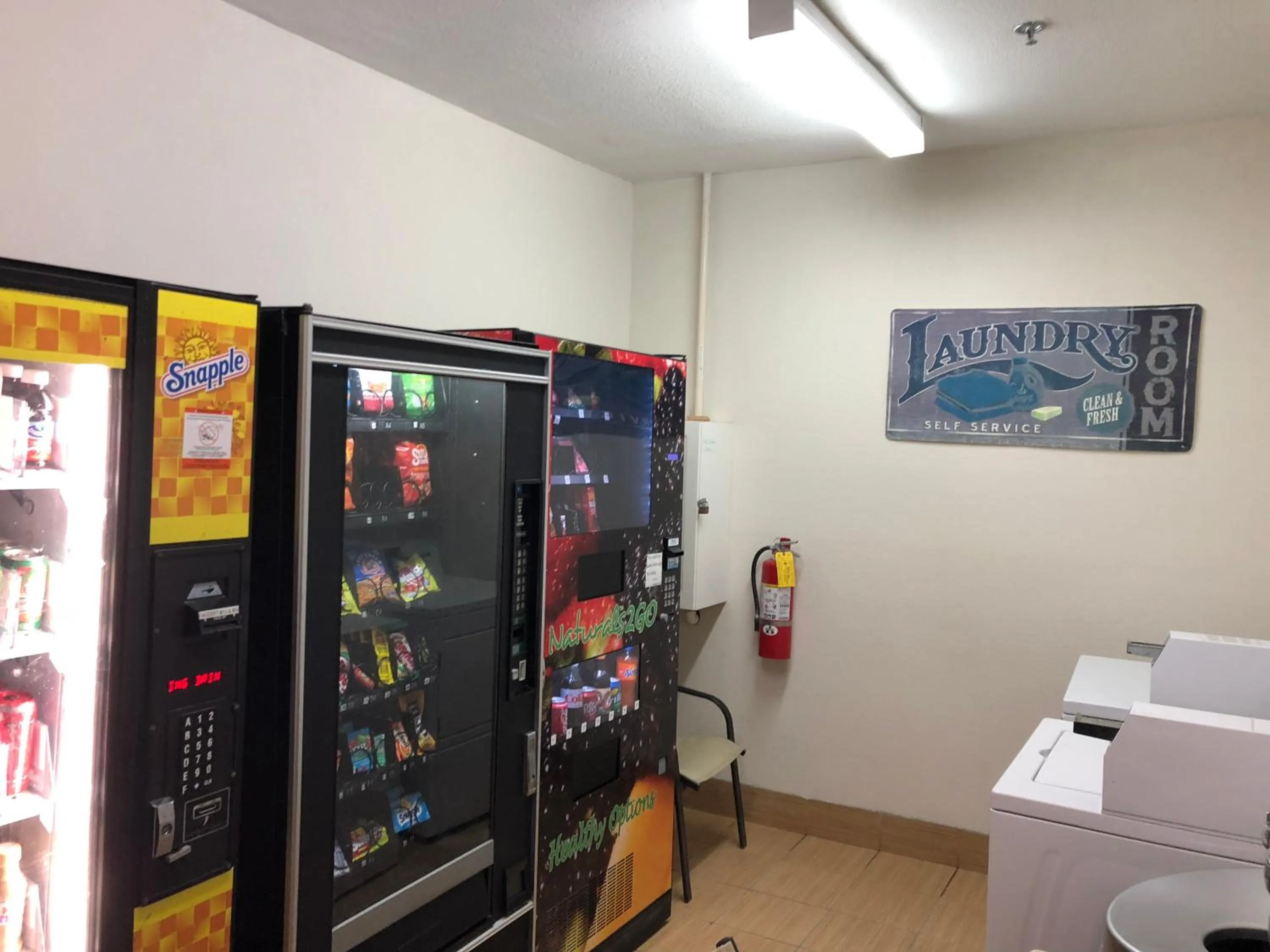 NEW 2026-Ocean Sands Beach Boutique Inn-Sauna and Salt-Mineral Pool -Free Beach Bikes and Famous Beach- Fresh Baked Cookies and Popcorn - Bathrobes and Sunscreen in all rooms-Ultra Sparkling-Free Laundry- 4 Grand Black Beds-Call NOW & Save-1-252-AHA-SAND