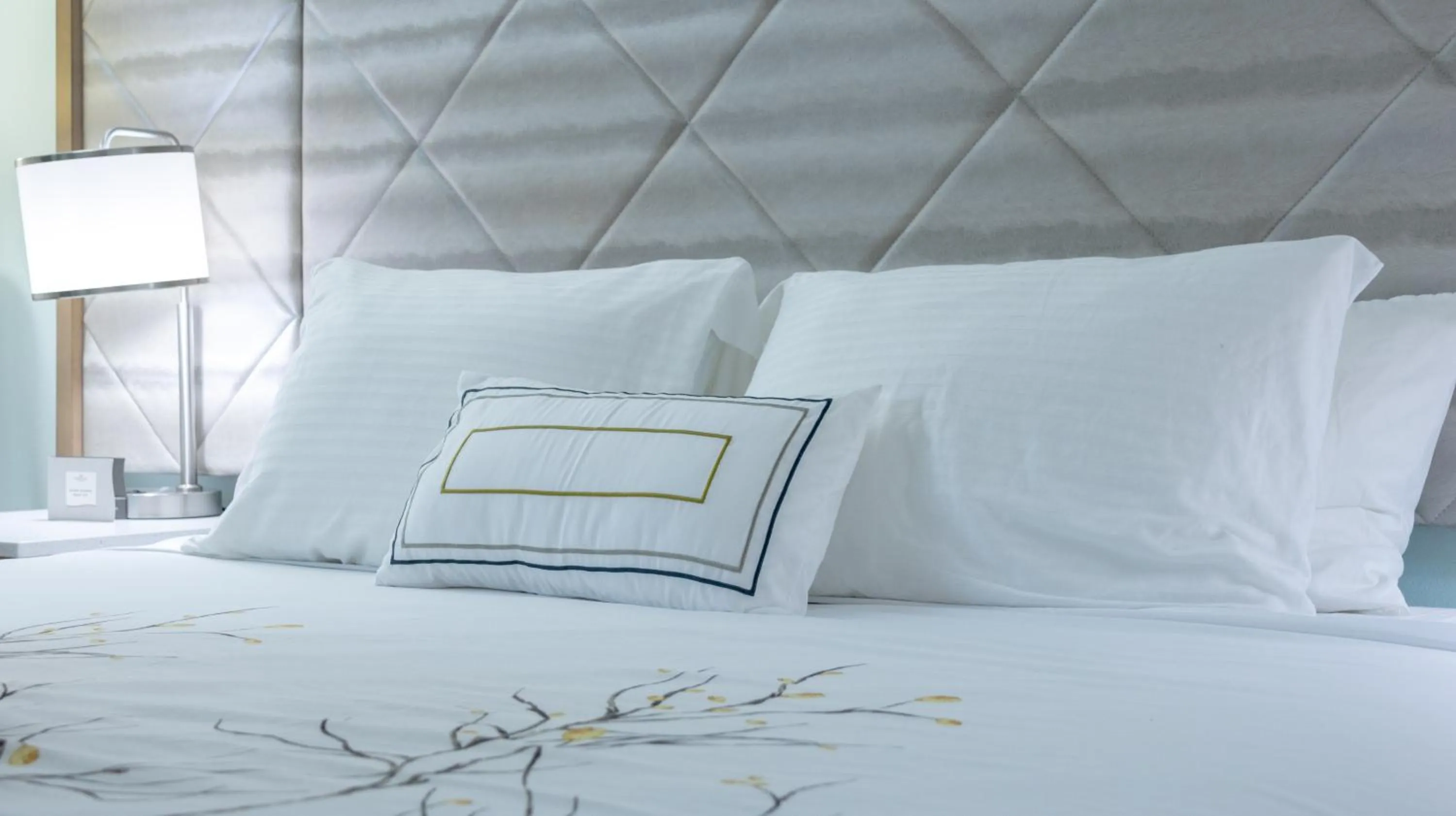 Bed in NEW 2026-Ocean Sands Beach Boutique Inn-Sauna and Salt-Mineral Pool -Free Beach Bikes and Famous Beach- Fresh Baked Cookies and Popcorn - Bathrobes and Sunscreen in all rooms-Ultra Sparkling-Free Laundry- 4 Grand Black Beds-Call NOW & Save-1-252-AHA-SAND