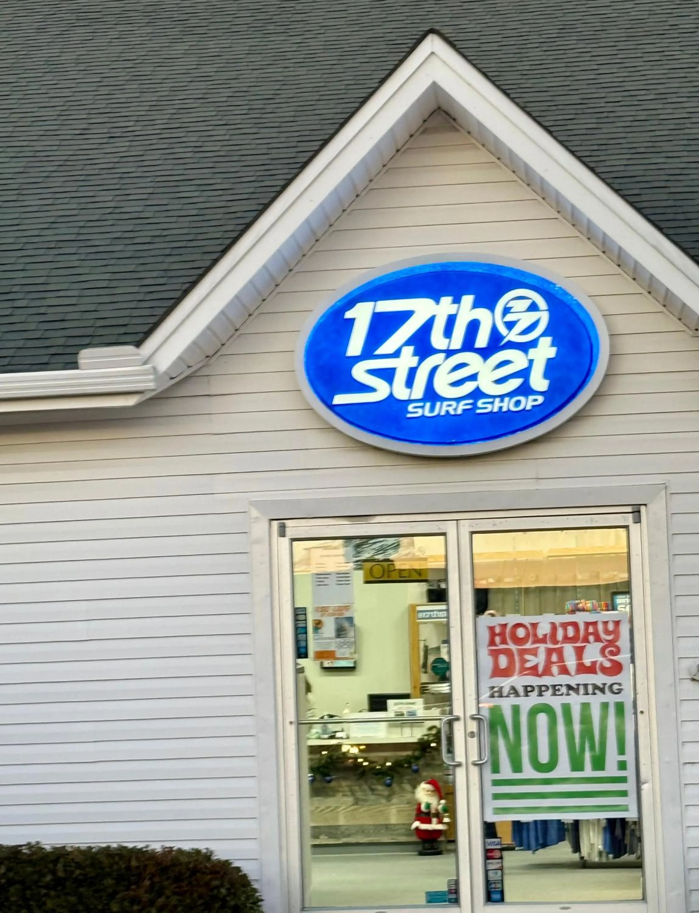 NEW 2026-Ocean Sands Beach Boutique Inn-Sauna and Salt-Mineral Pool -Free Beach Bikes and Famous Beach- Fresh Baked Cookies and Popcorn - Bathrobes and Sunscreen in all rooms-Ultra Sparkling-Free Laundry- 4 Grand Black Beds-Call NOW & Save-1-252-AHA-SAND