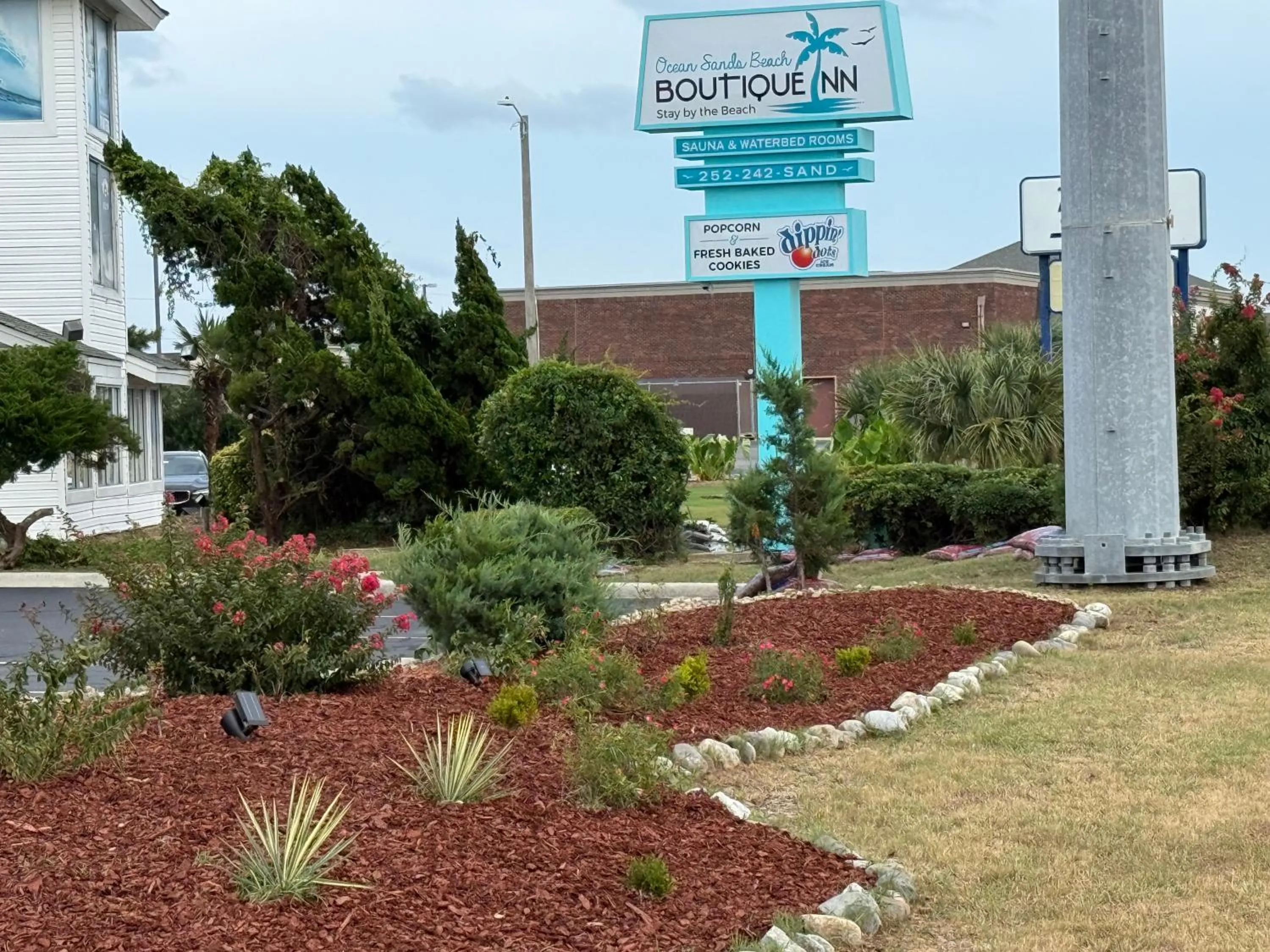 NEW 2026-Ocean Sands Beach Boutique Inn-Sauna and Salt-Mineral Pool -Free Beach Bikes and Famous Beach- Fresh Baked Cookies and Popcorn - Bathrobes and Sunscreen in all rooms-Ultra Sparkling-Free Laundry- 4 Grand Black Beds-Call NOW & Save-1-252-AHA-SAND