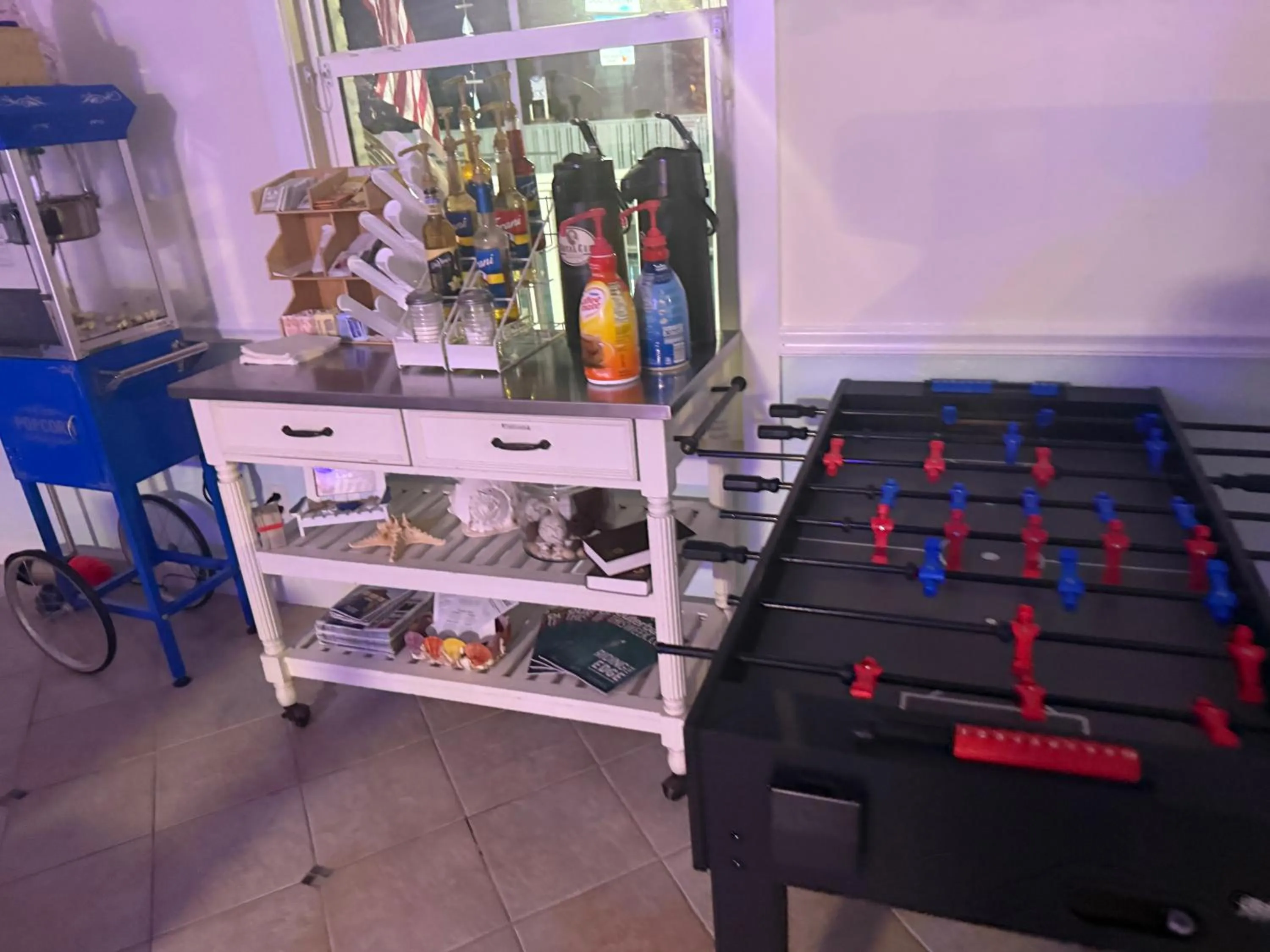 NEW 2026-Ocean Sands Beach Boutique Inn-Sauna and Salt-Mineral Pool -Free Beach Bikes and Famous Beach- Fresh Baked Cookies and Popcorn - Bathrobes and Sunscreen in all rooms-Ultra Sparkling-Free Laundry- 4 Grand Black Beds-Call NOW & Save-1-252-AHA-SAND