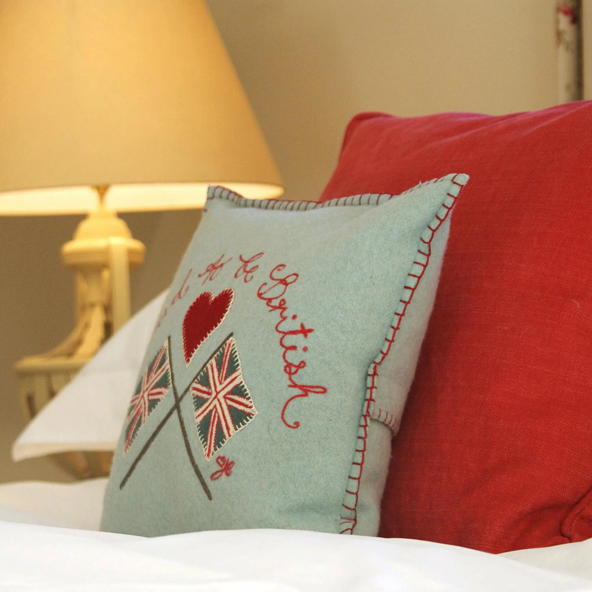 Bed in The Swan Inn Swinbrook