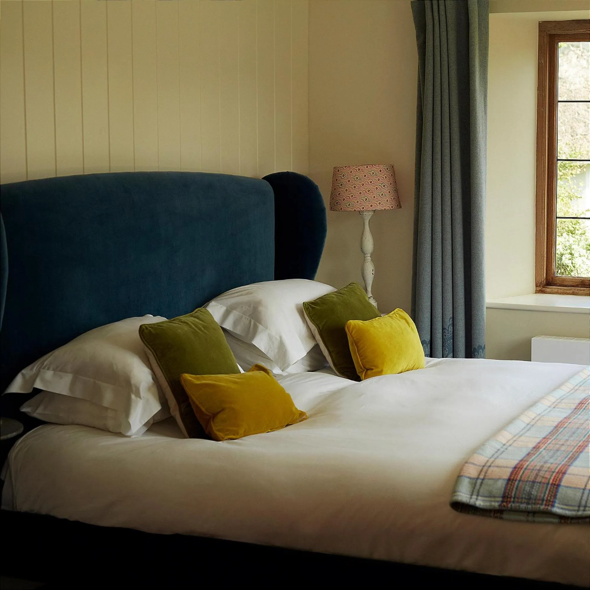 Bed in The Swan Inn Swinbrook