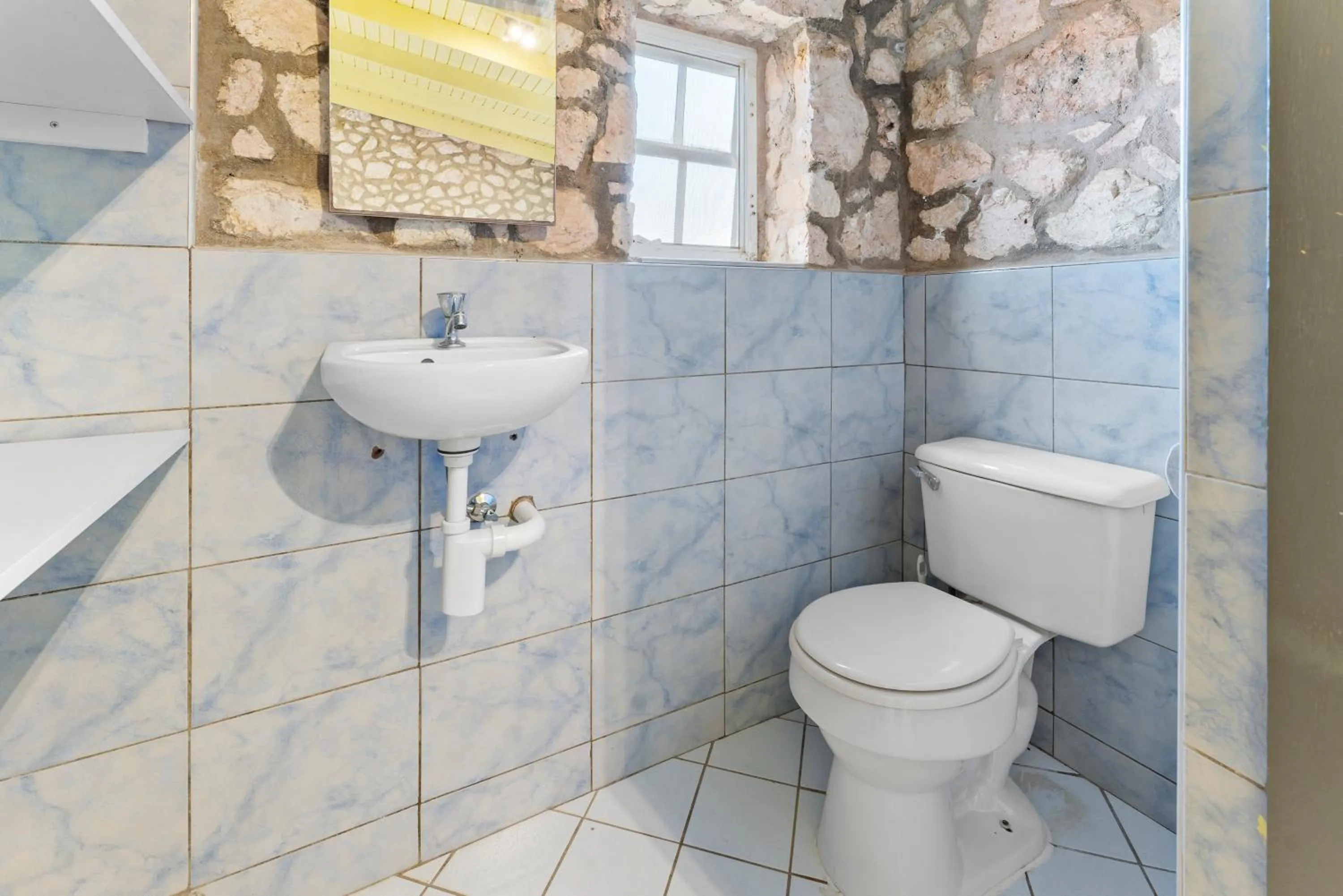 Toilet in Bandabou Breeze Curacao