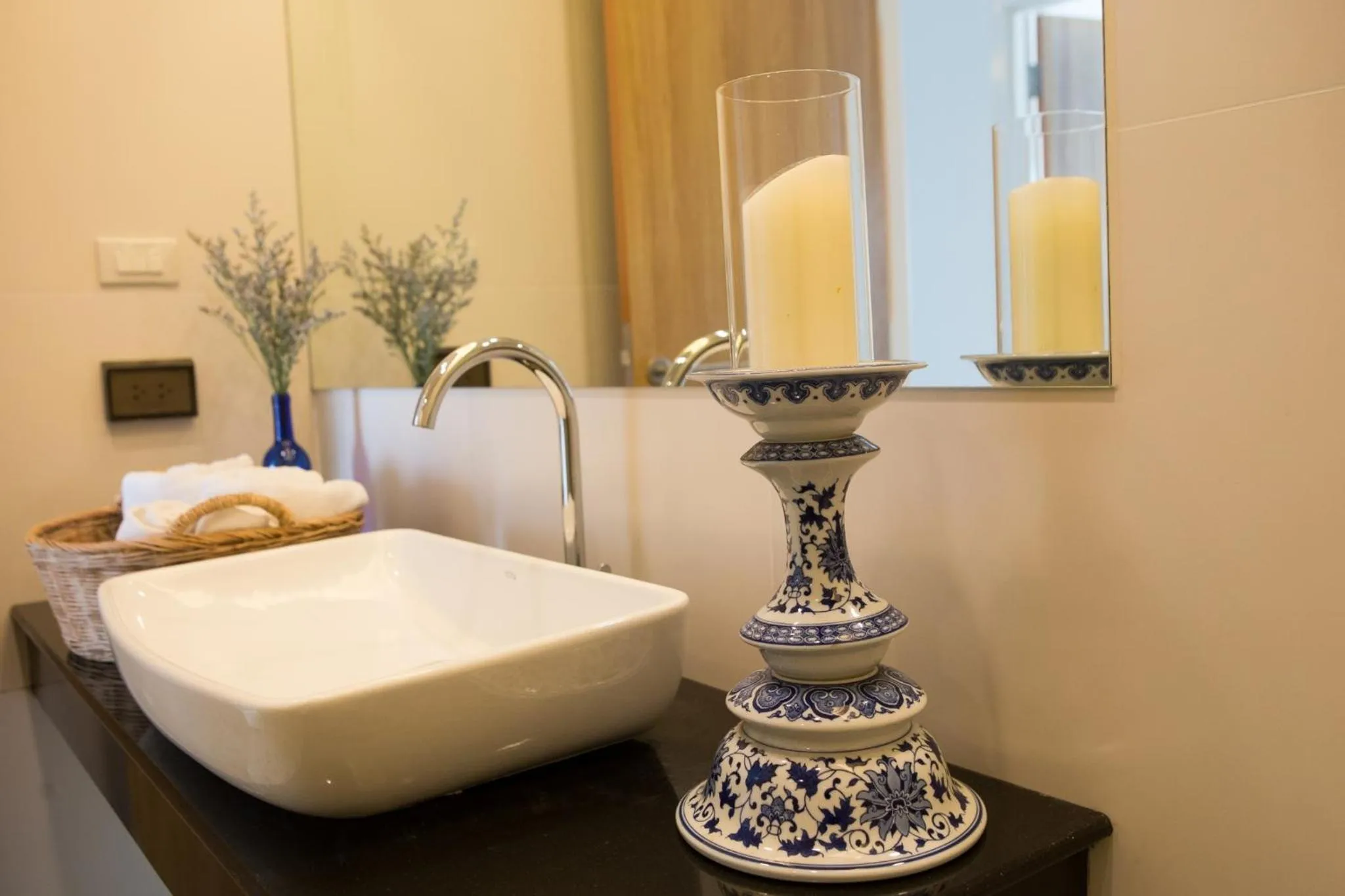 Area and facilities in DeeProm Pattaya Hotel