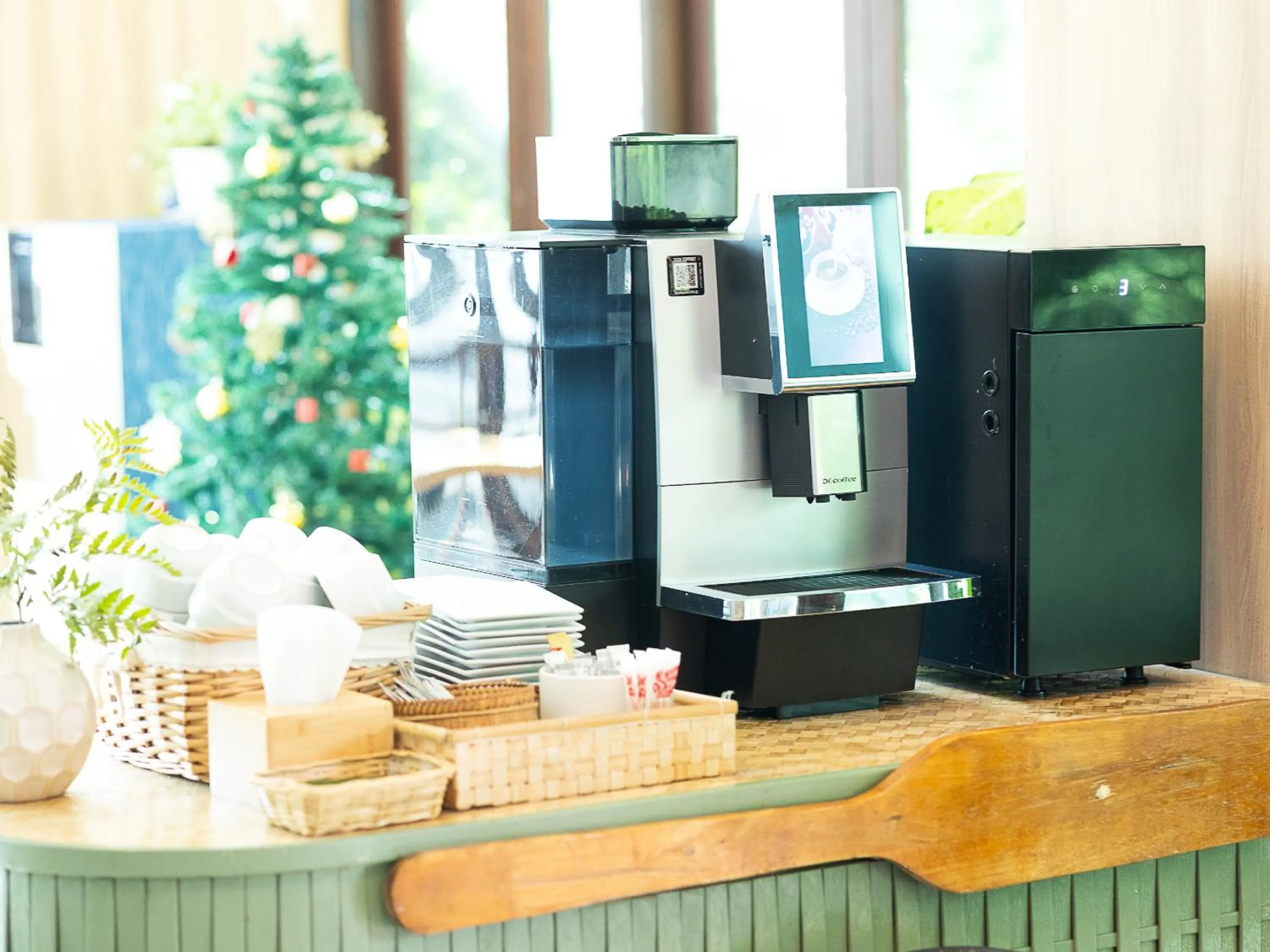 Restaurant/places to eat in DeeProm Pattaya Hotel