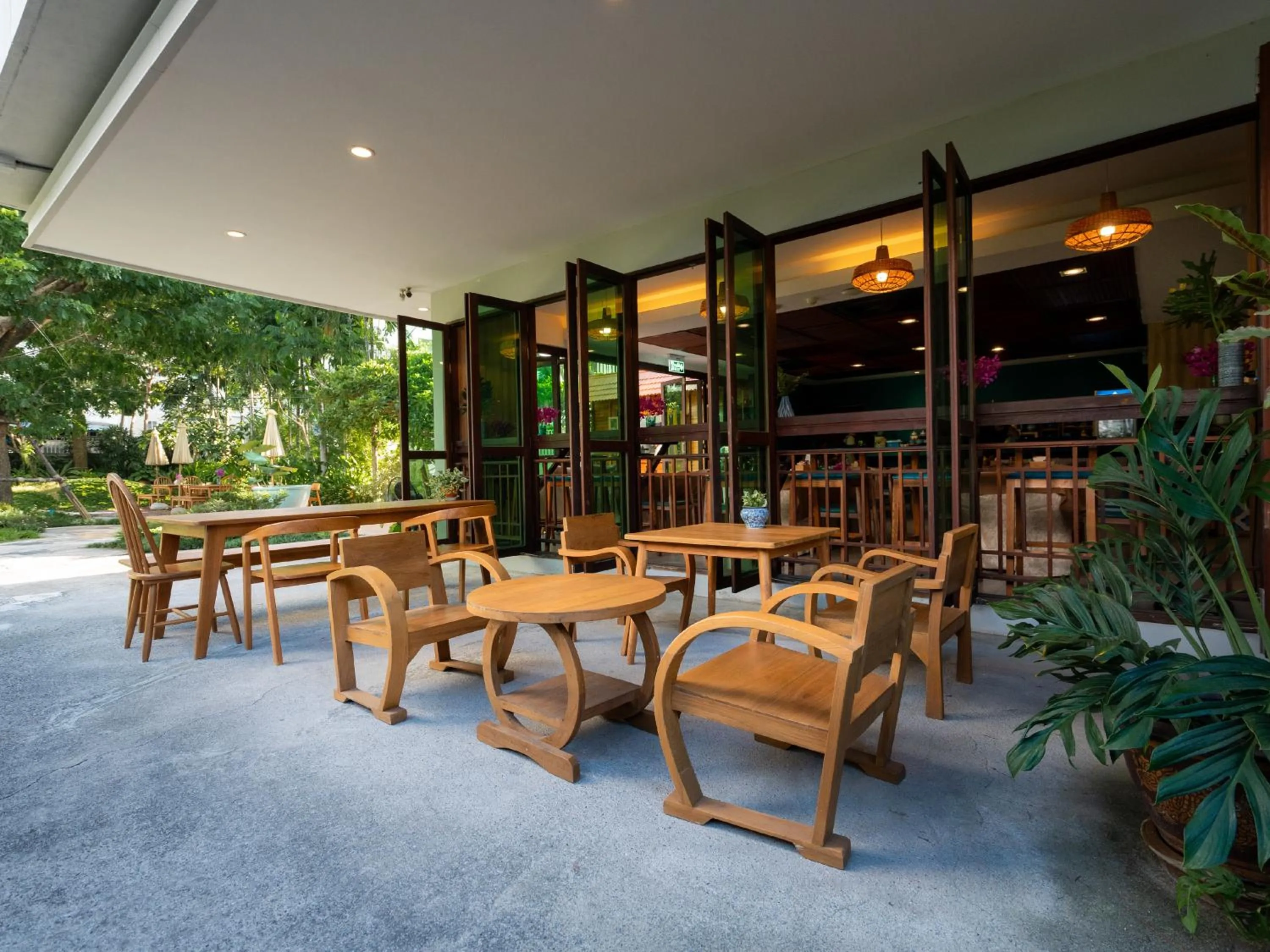 Restaurant/places to eat in DeeProm Pattaya Hotel