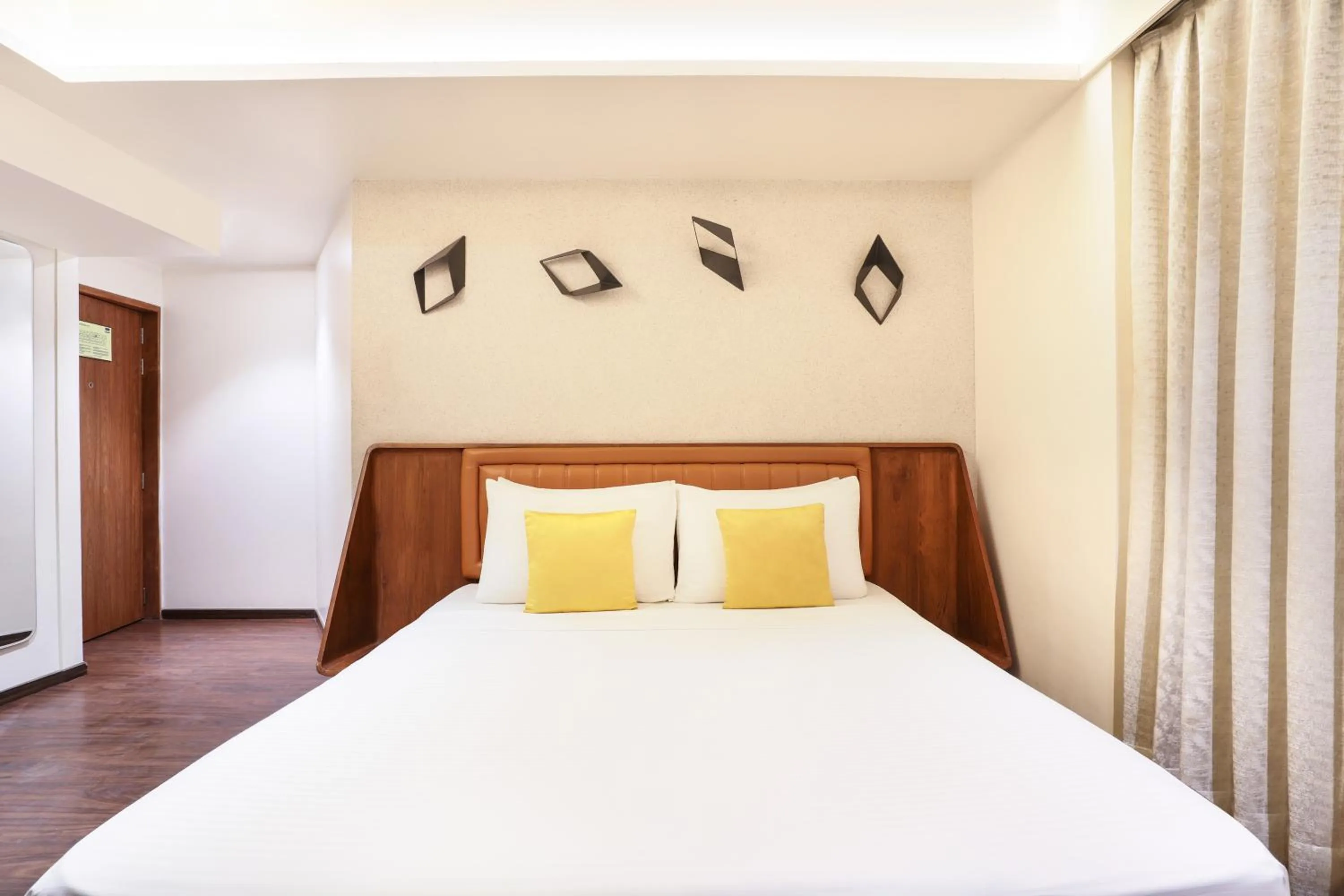 Bedroom, Bed in Keys Select by Lemon Tree Hotels, Gandhi Ashram, Ahmedabad