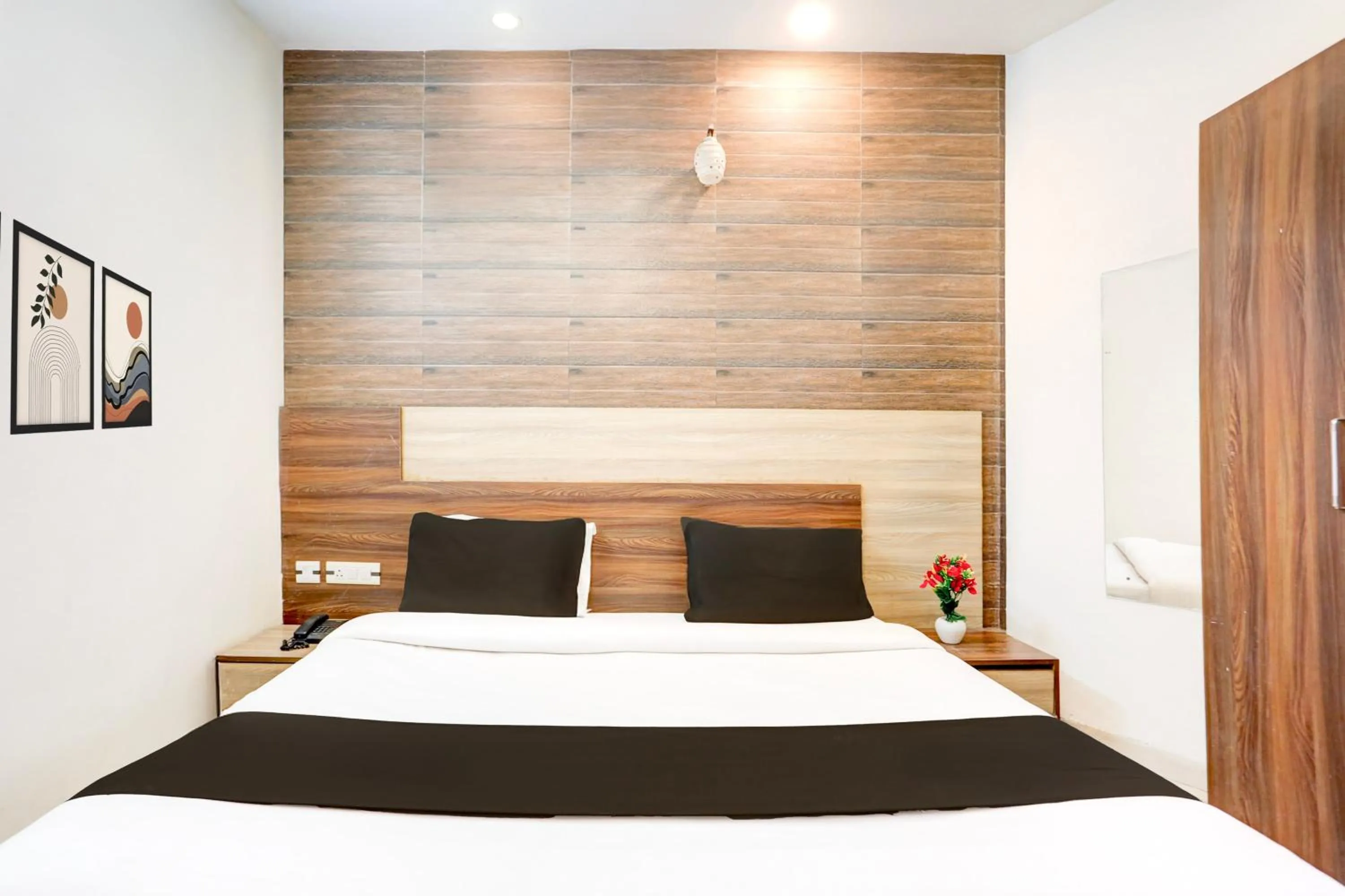 Bedroom, Bed in Super Hotel O Chandigarh Highway Near Prabhat Road