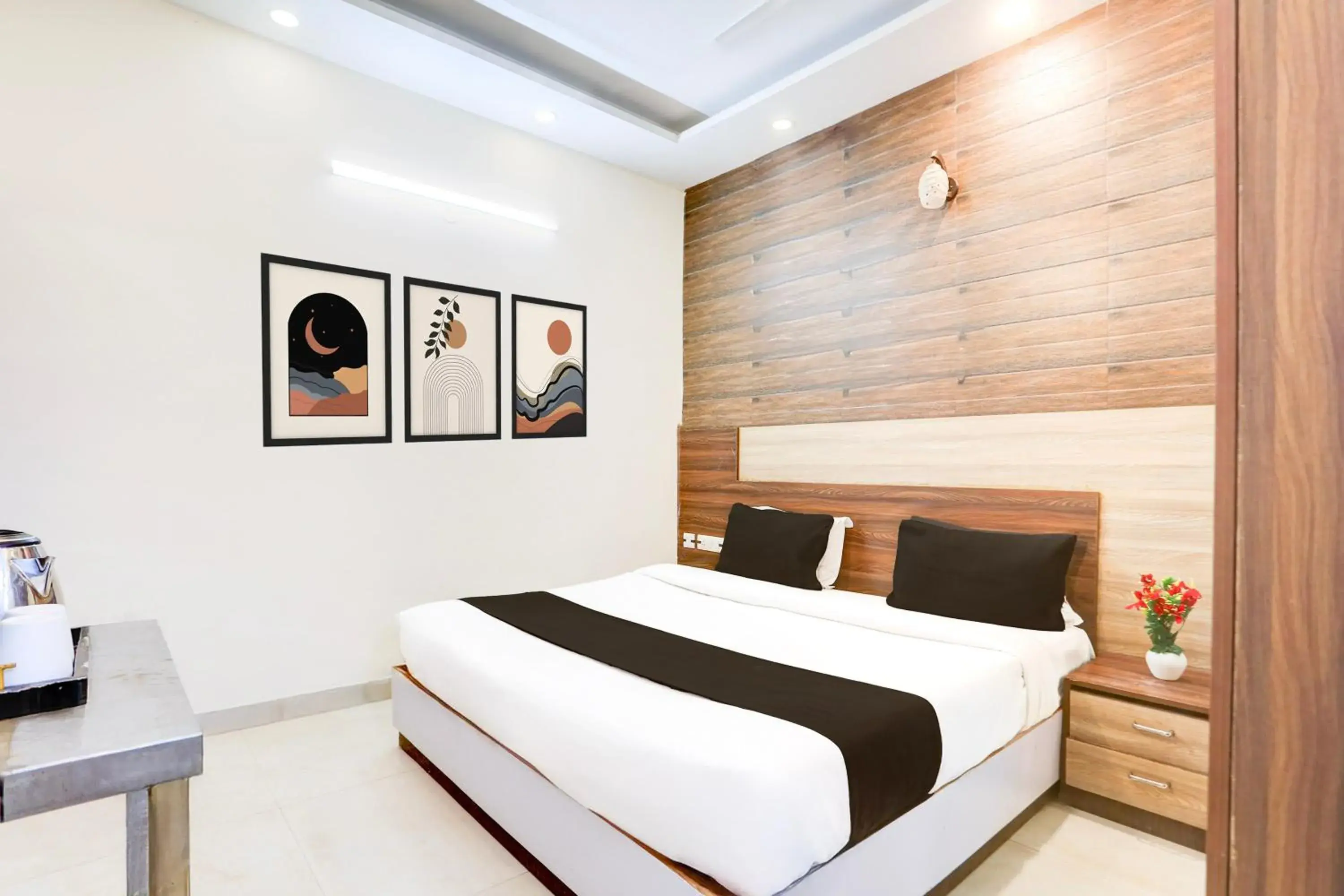 Super Hotel O Chandigarh Highway Near Prabhat Road Super Hotel O Chandigarh Highway Near Prabhat Road