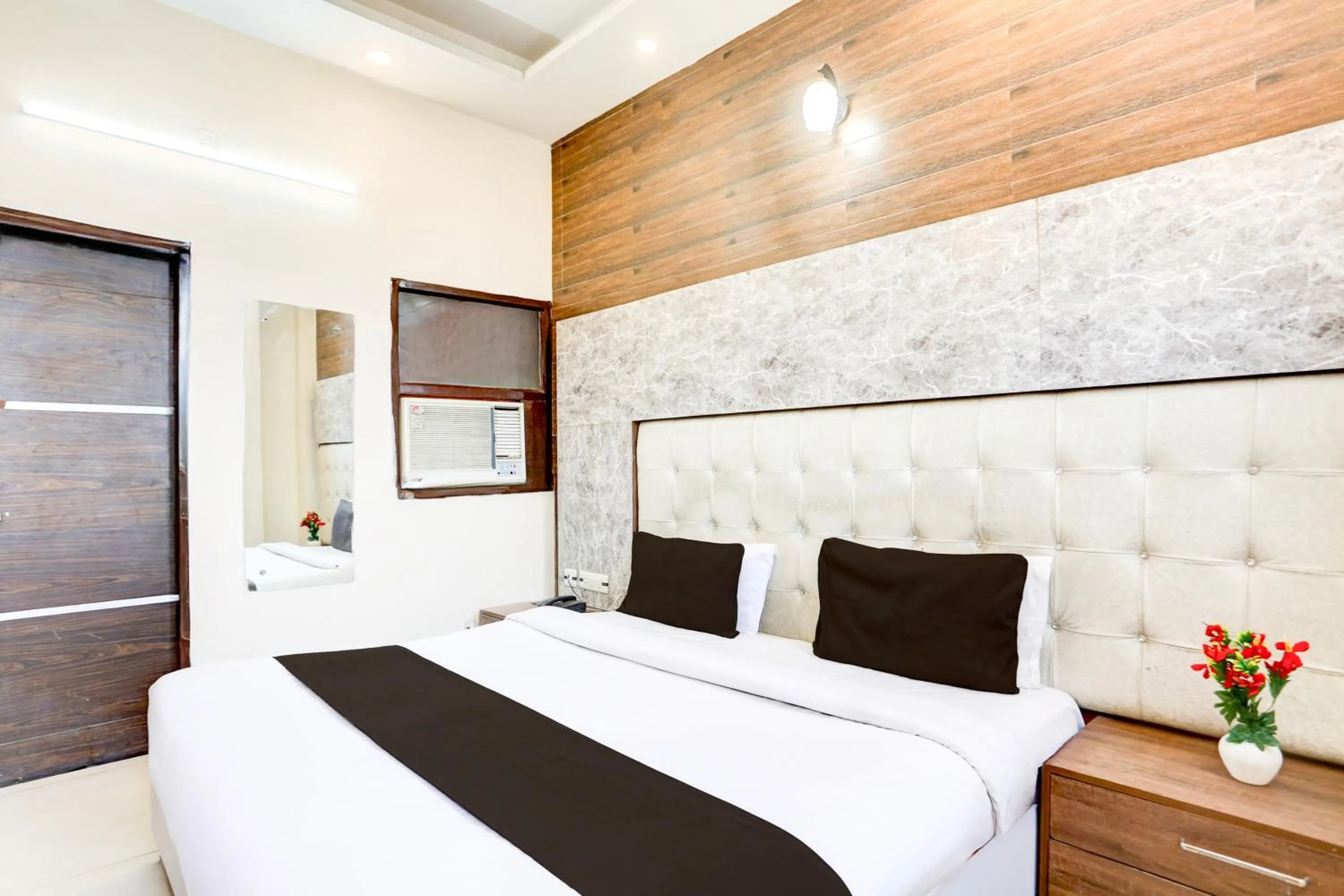 Bedroom, Bed in Super Hotel O Chandigarh Highway Near Prabhat Road