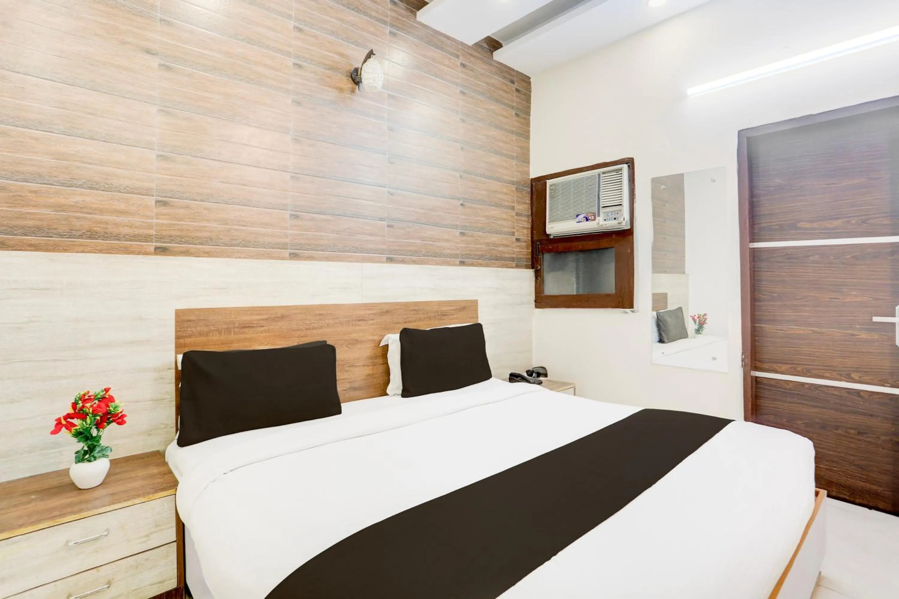 Bedroom, Bed in Super Hotel O Chandigarh Highway Near Prabhat Road