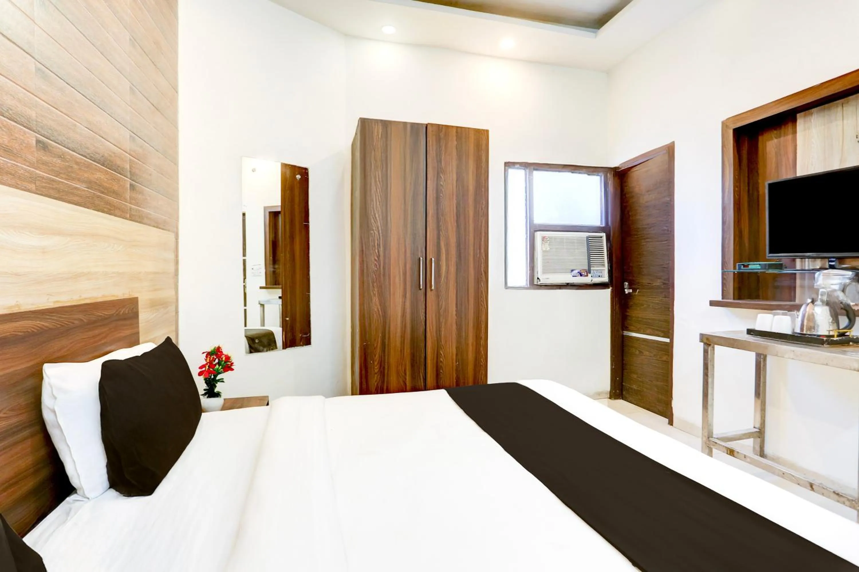 Bedroom, Bed in Super Hotel O Chandigarh Highway Near Prabhat Road