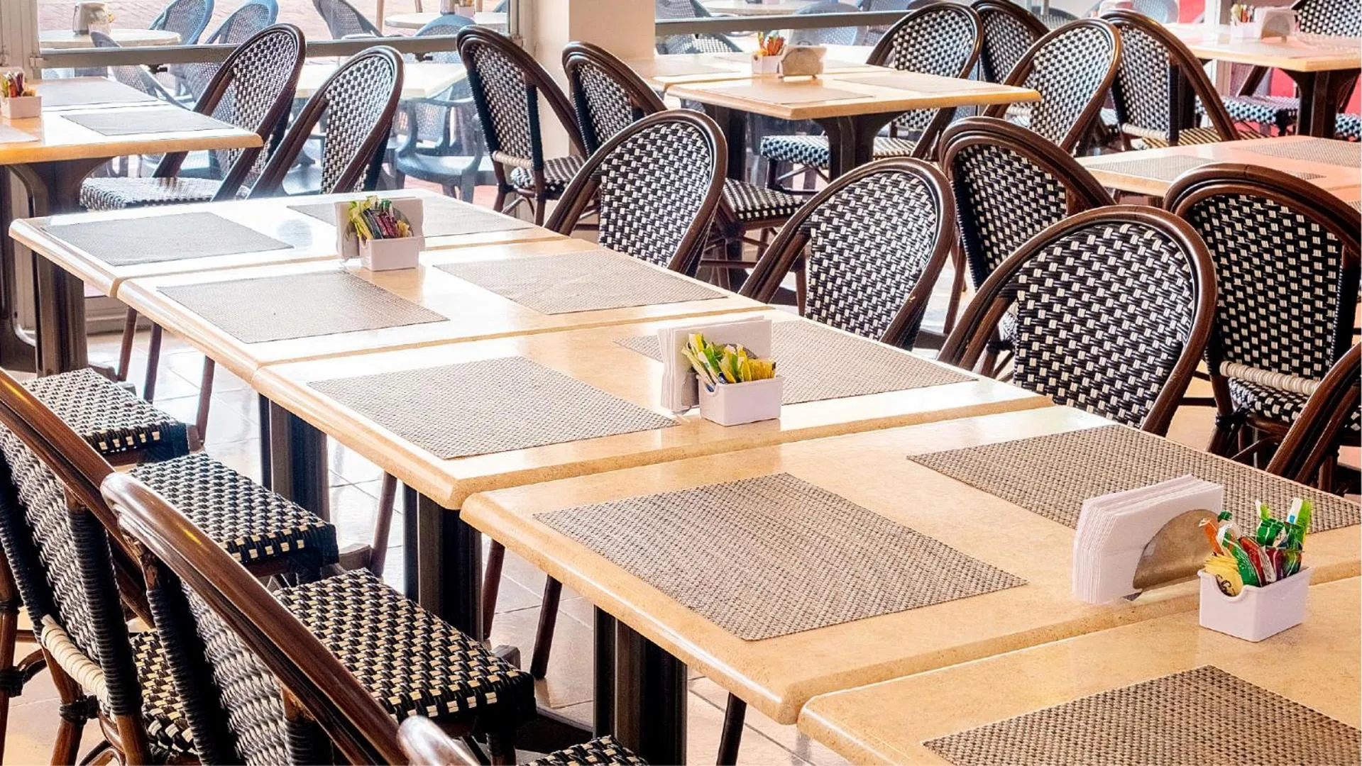 Restaurant/places to eat in Hotel Portobelo beach