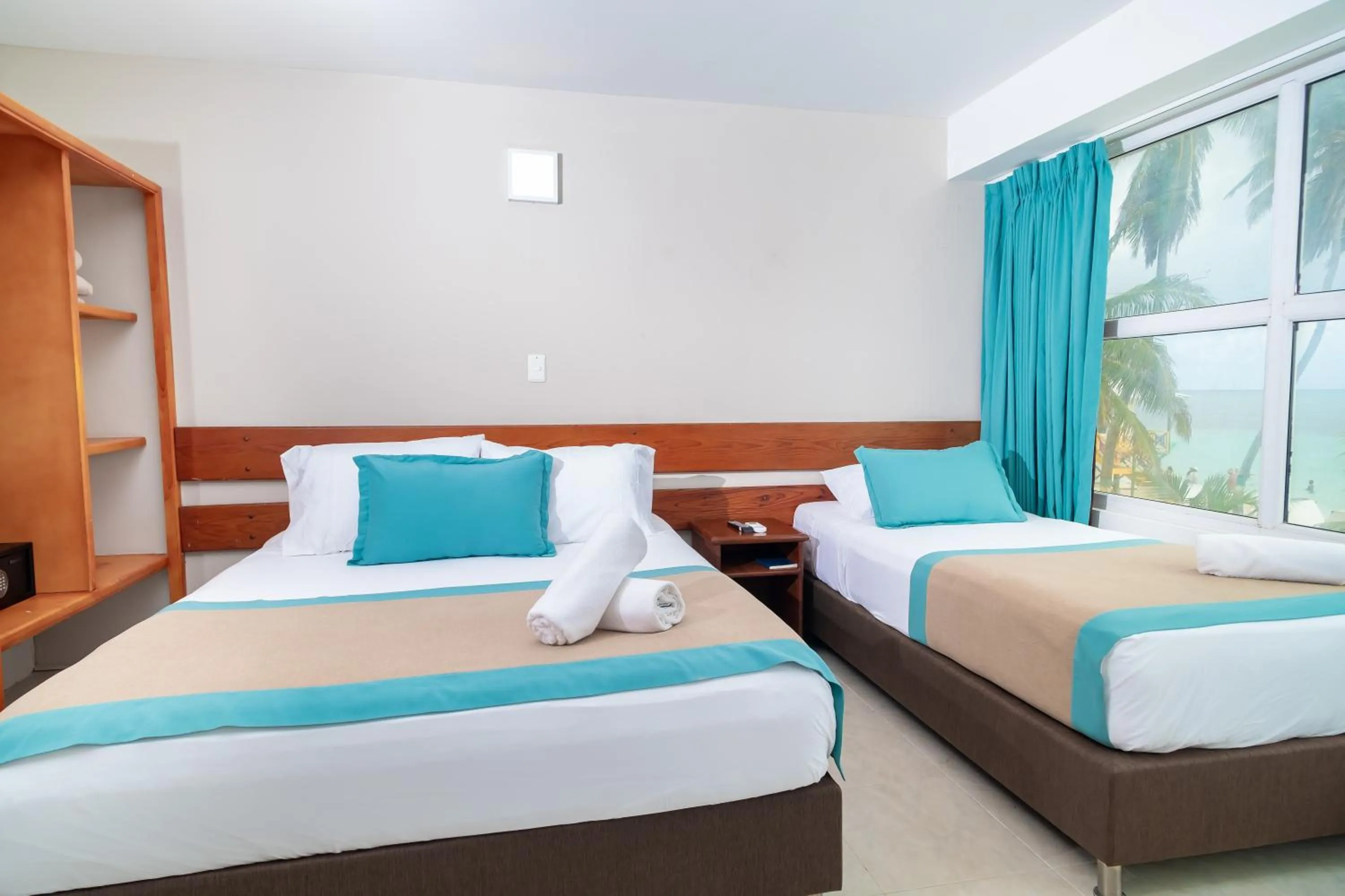 Triple Room with Sea View in Hotel Portobelo beach