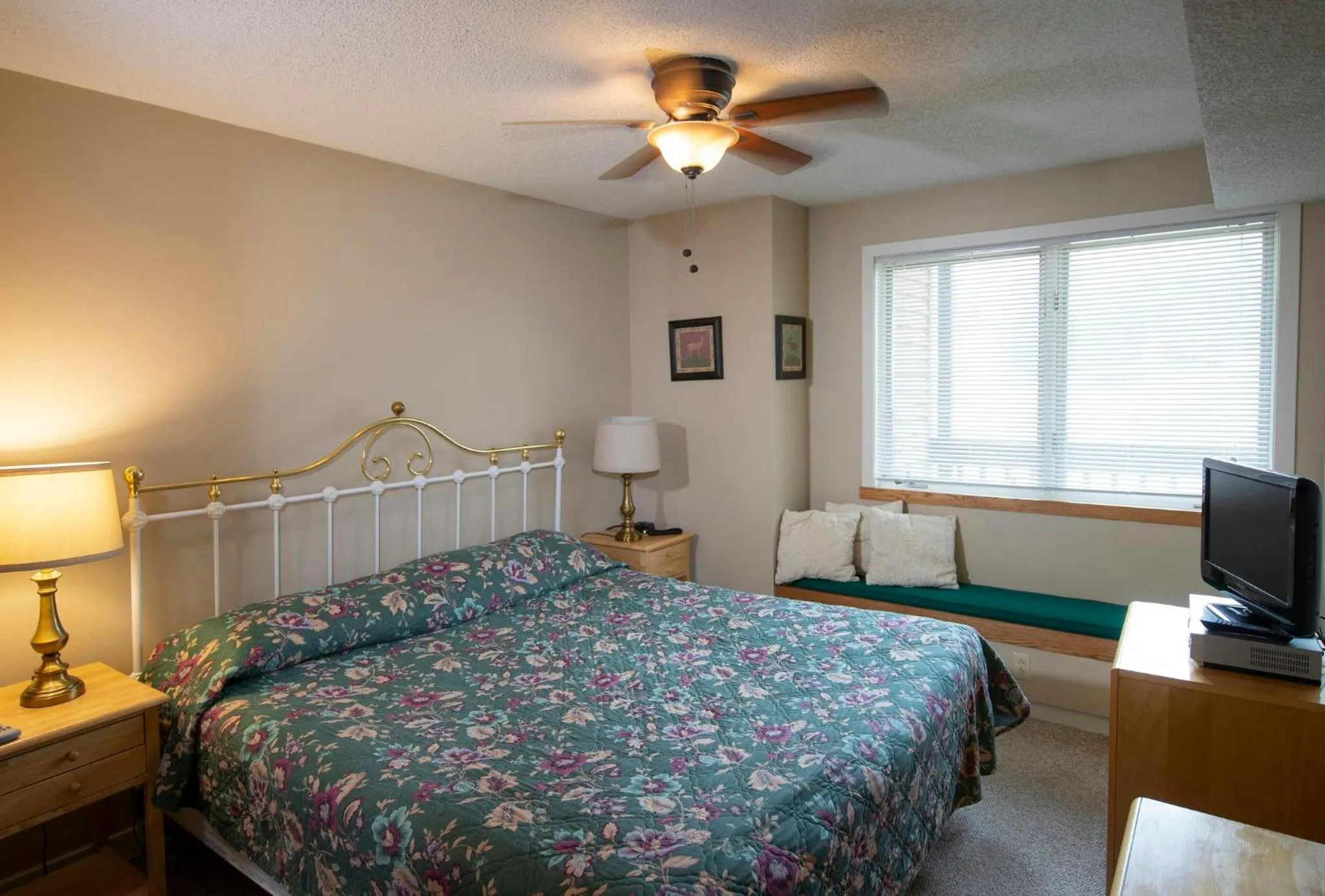 Photo of the whole room, Bed in Mountain Lodge at Okemo, A Vail Resorts Property
