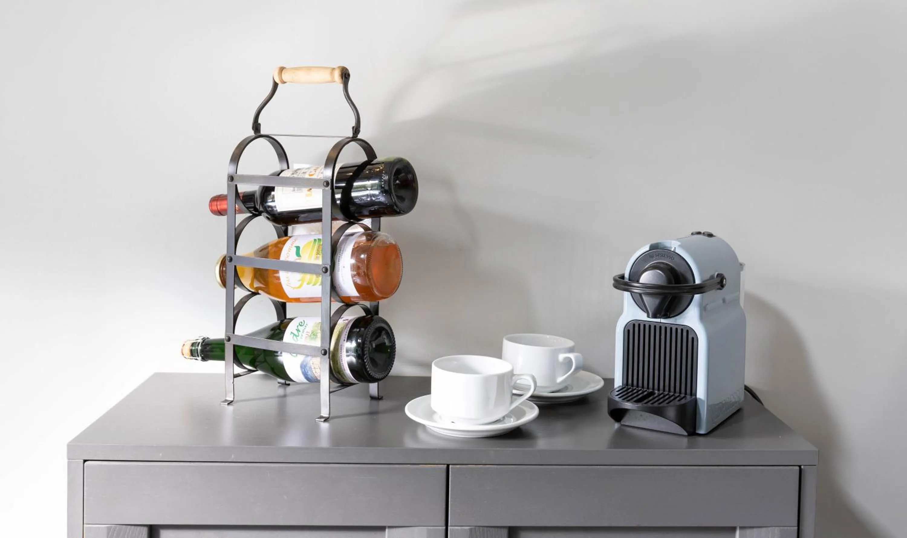 Coffee/tea facilities in Chambres d'Hôtes et Suites à La Ferme de l'Oudon & SPA