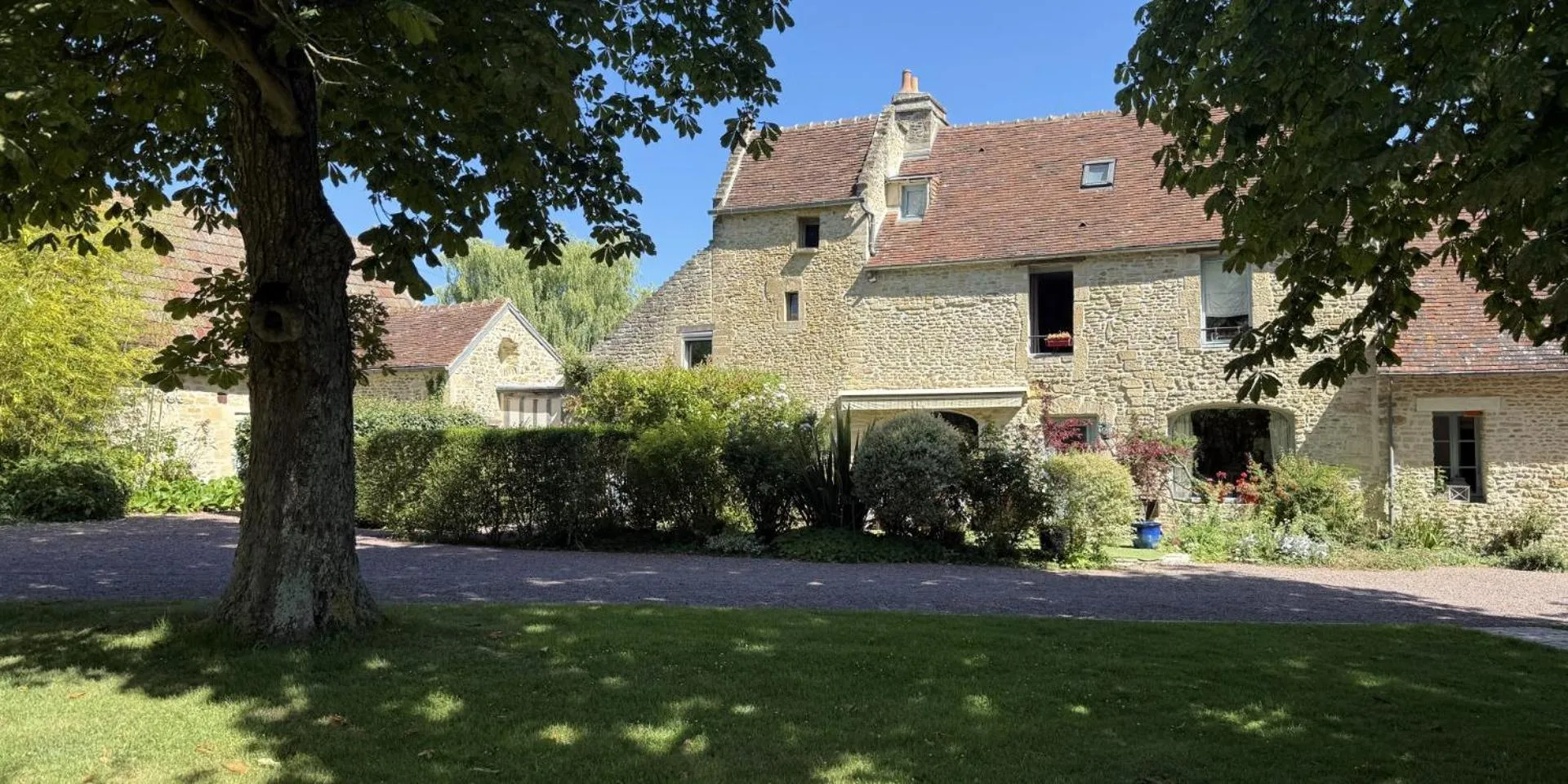 Property building in Chambres d'Hôtes et Suites à La Ferme de l'Oudon & SPA