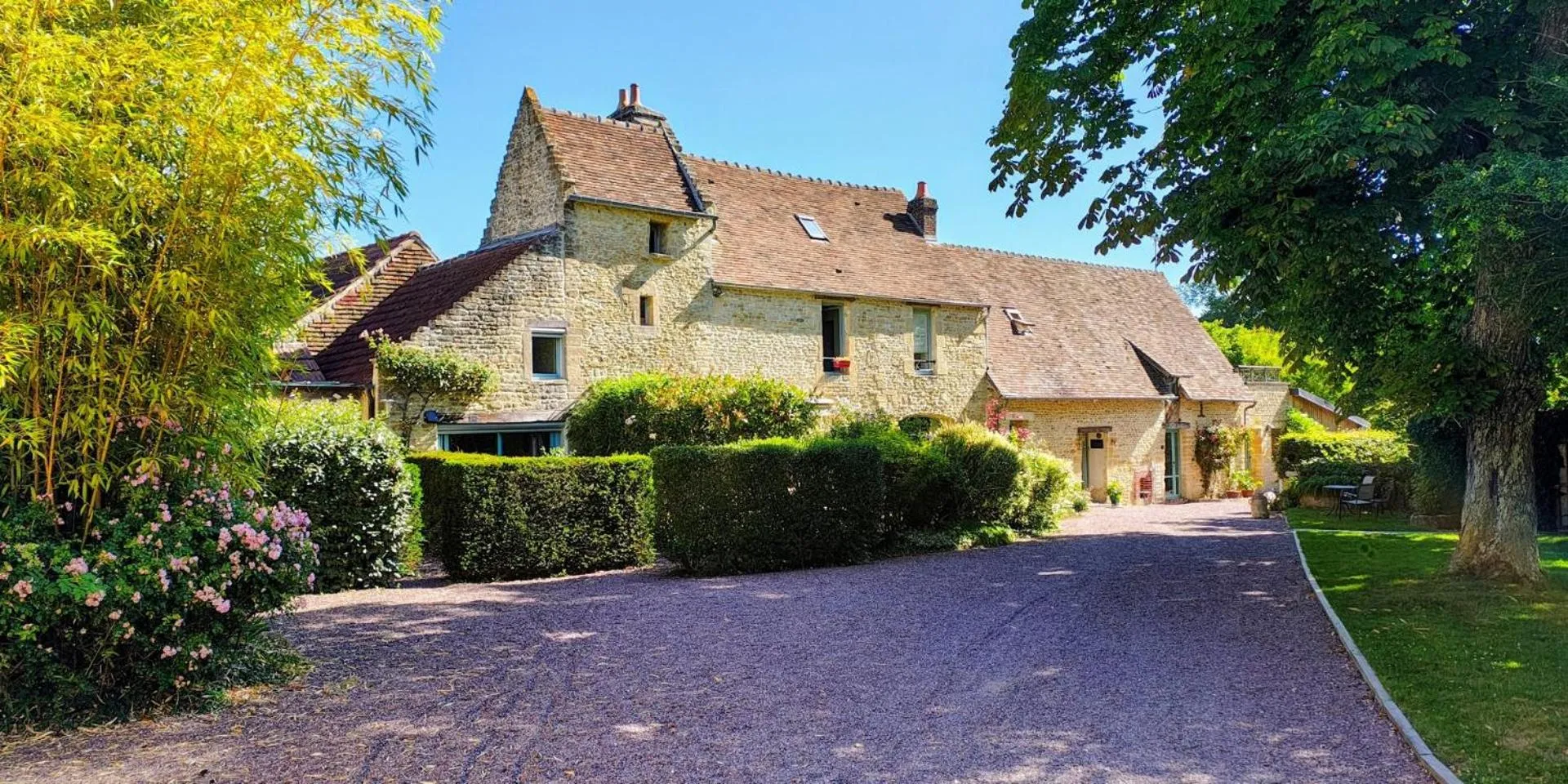 Property building in Chambres d'Hôtes et Suites à La Ferme de l'Oudon & SPA