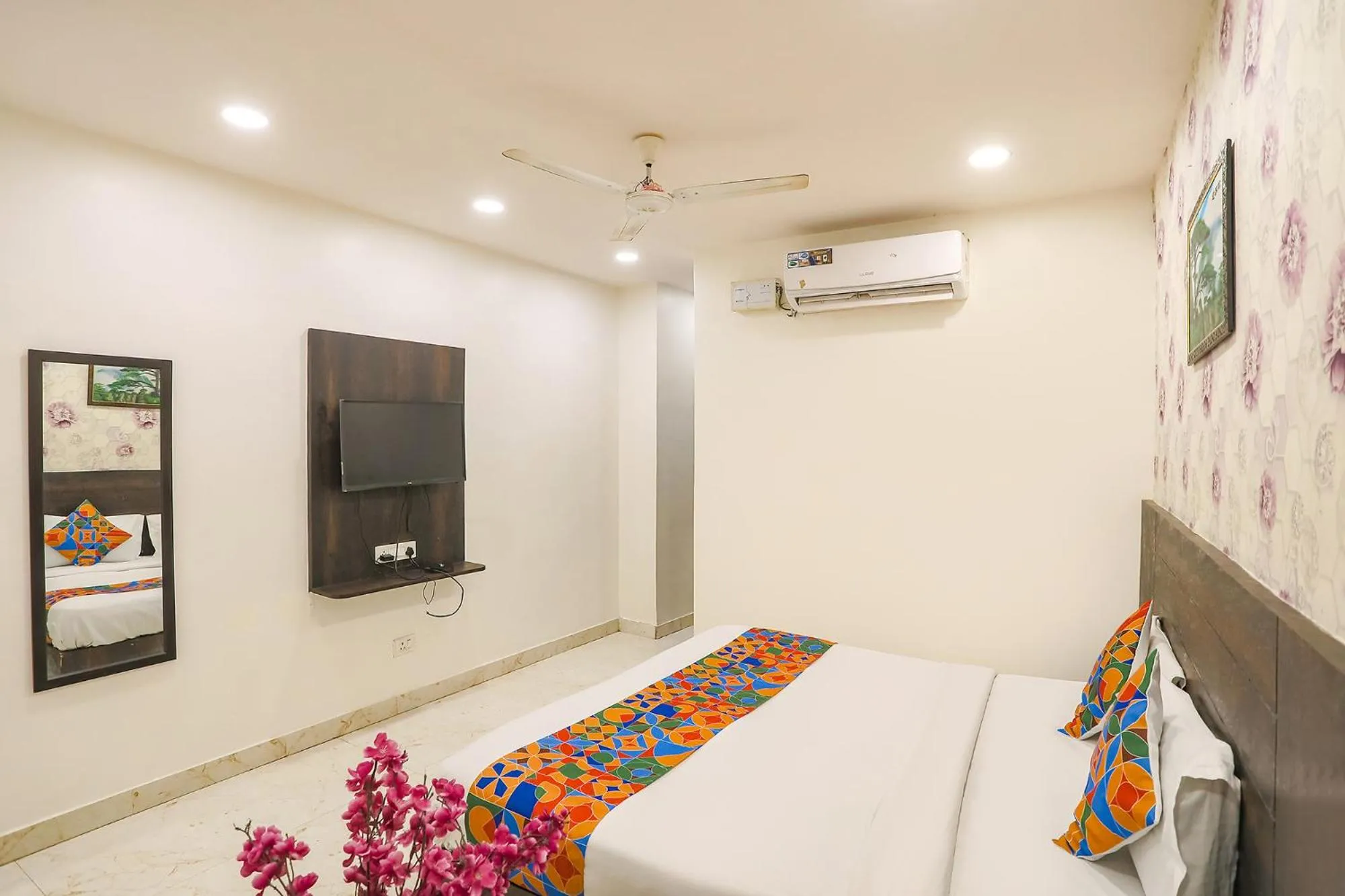 Bedroom, Bed in Via Royal Galaxy I