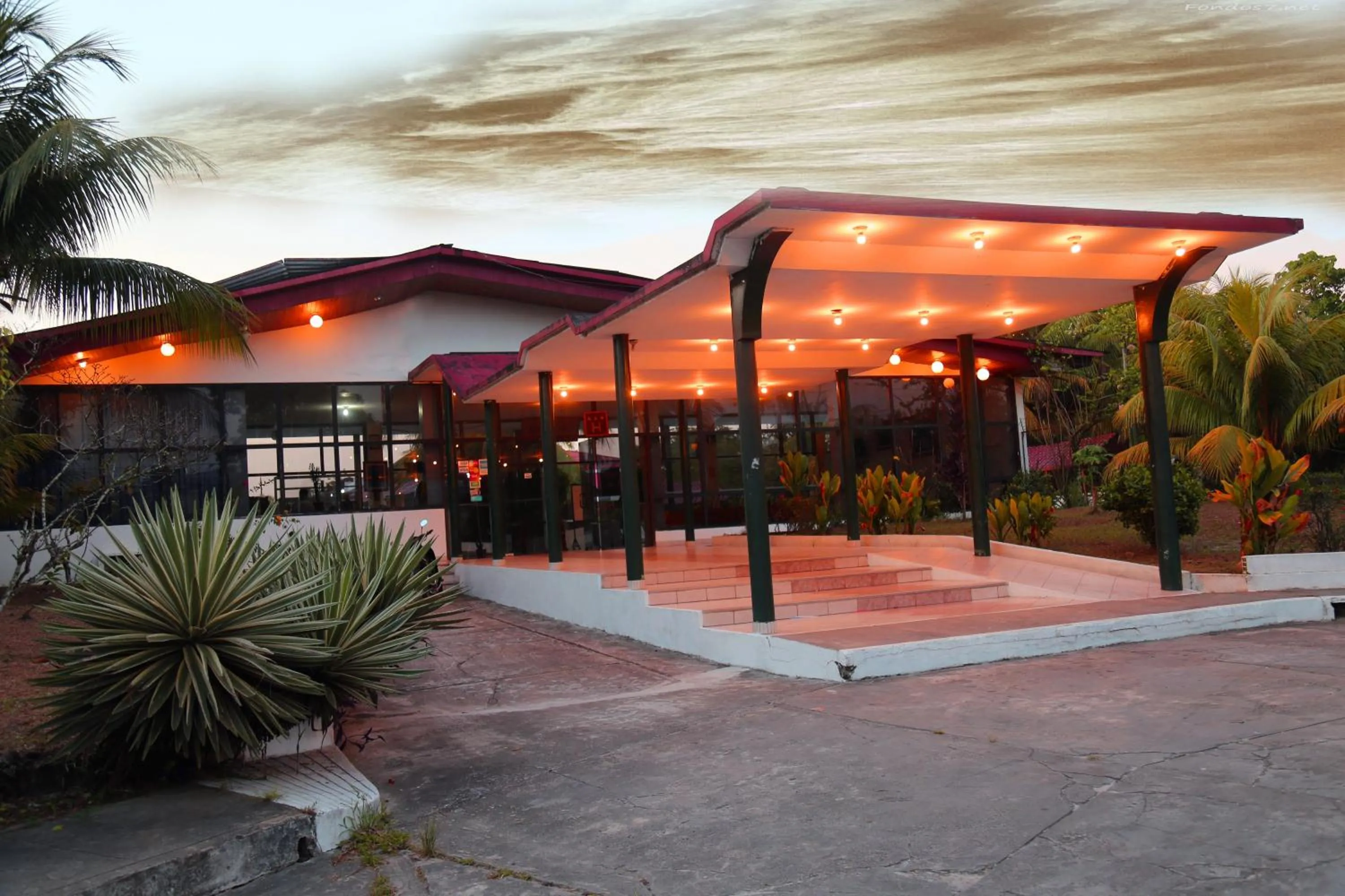 Facade/entrance in Hotel Sol del Oriente Iquitos