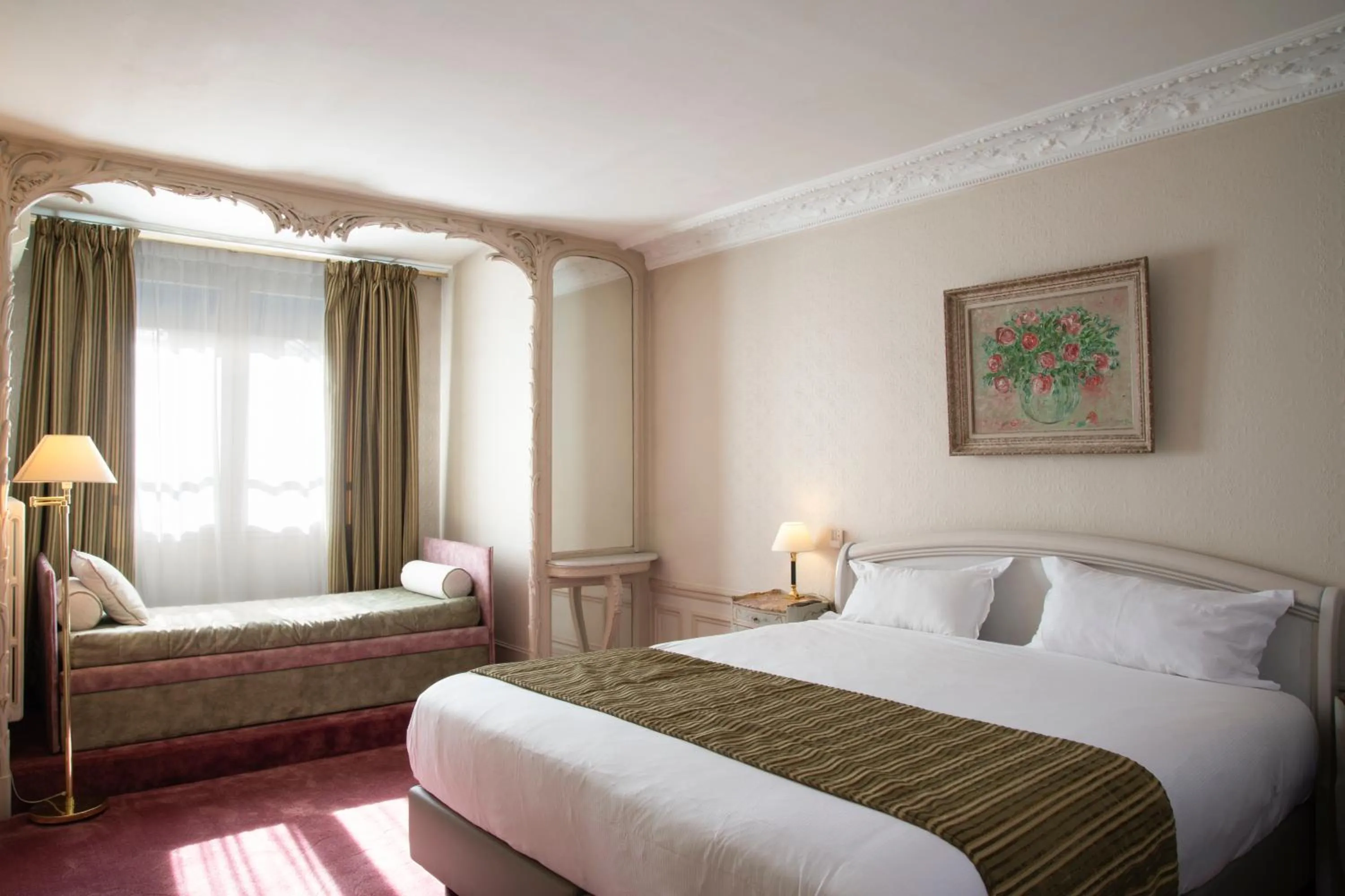 Photo of the whole room, Bed in Hôtel Langlois