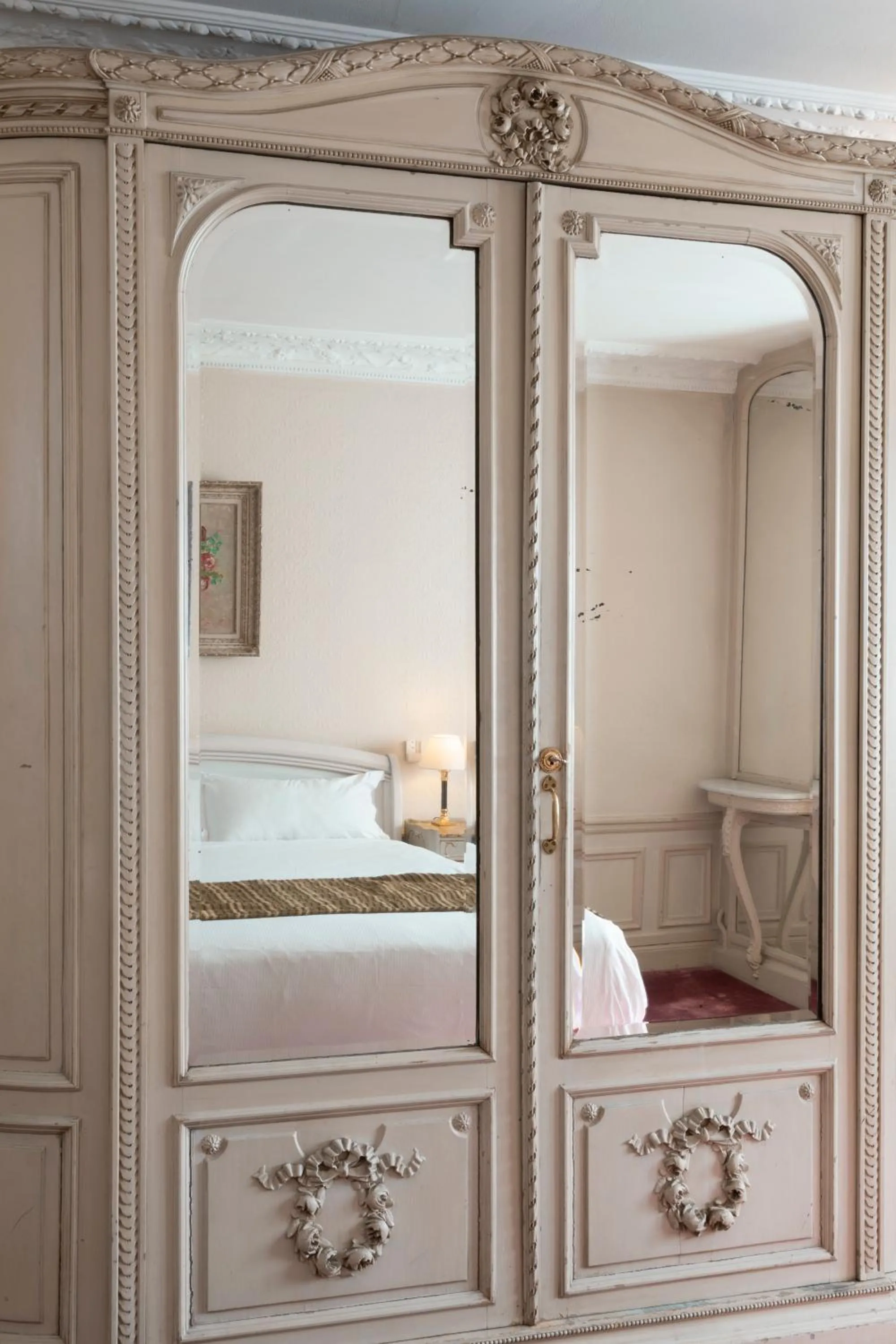 Decorative detail, Bed in Hôtel Langlois