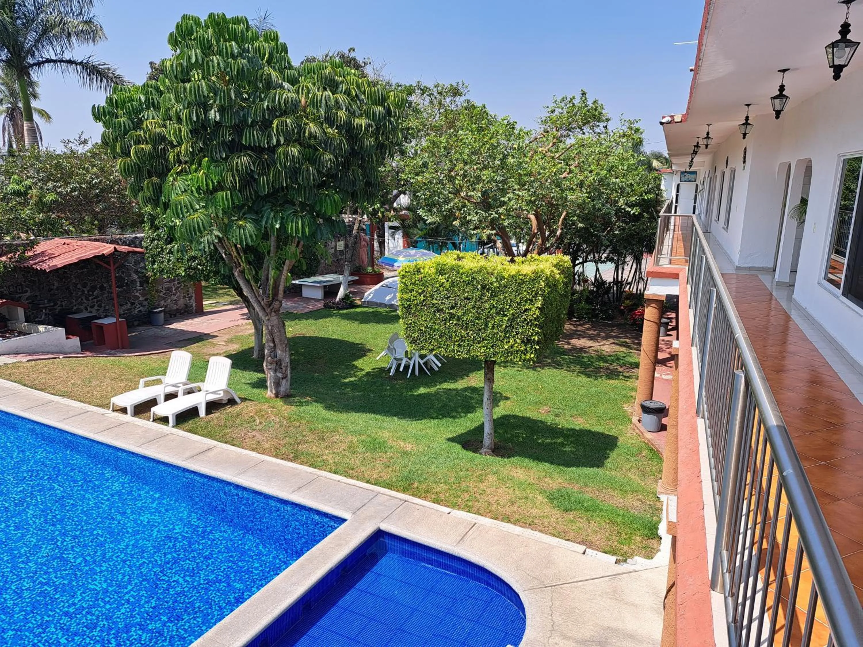 Property building in Hotel Quinta Paraiso