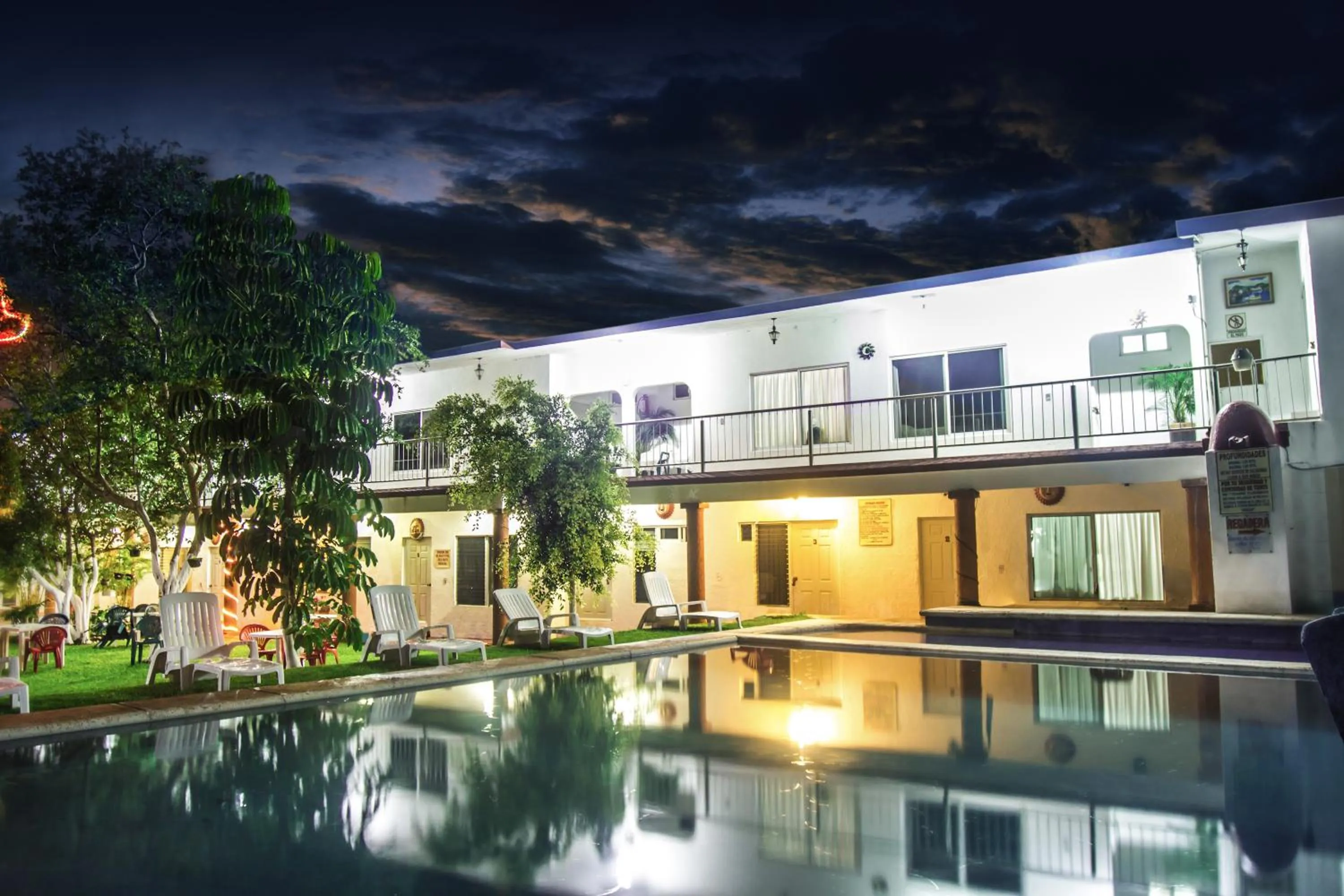 Property building in Hotel Quinta Paraiso