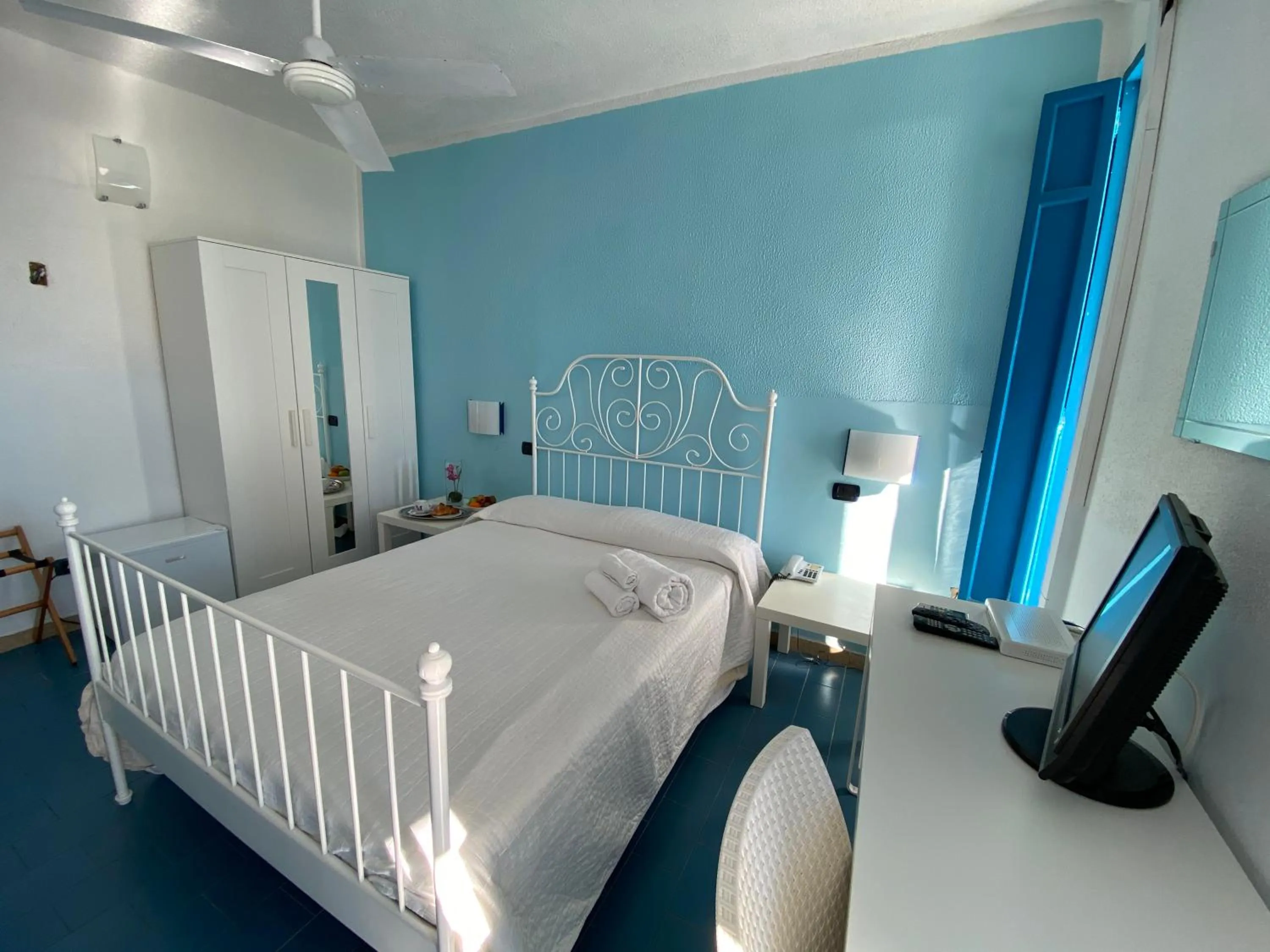 Photo of the whole room in Hotel Guitgia Tommasino