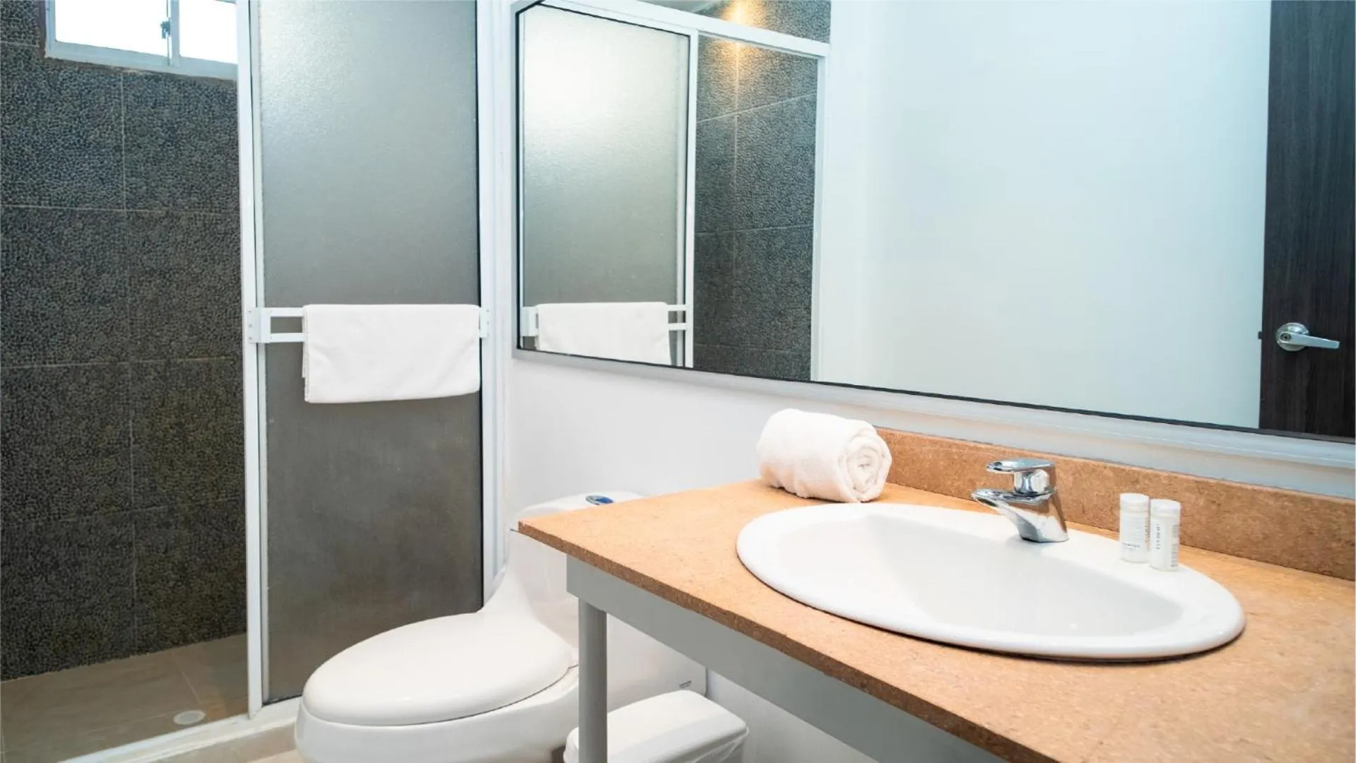 Bathroom in Hotel Portobelo boulevard