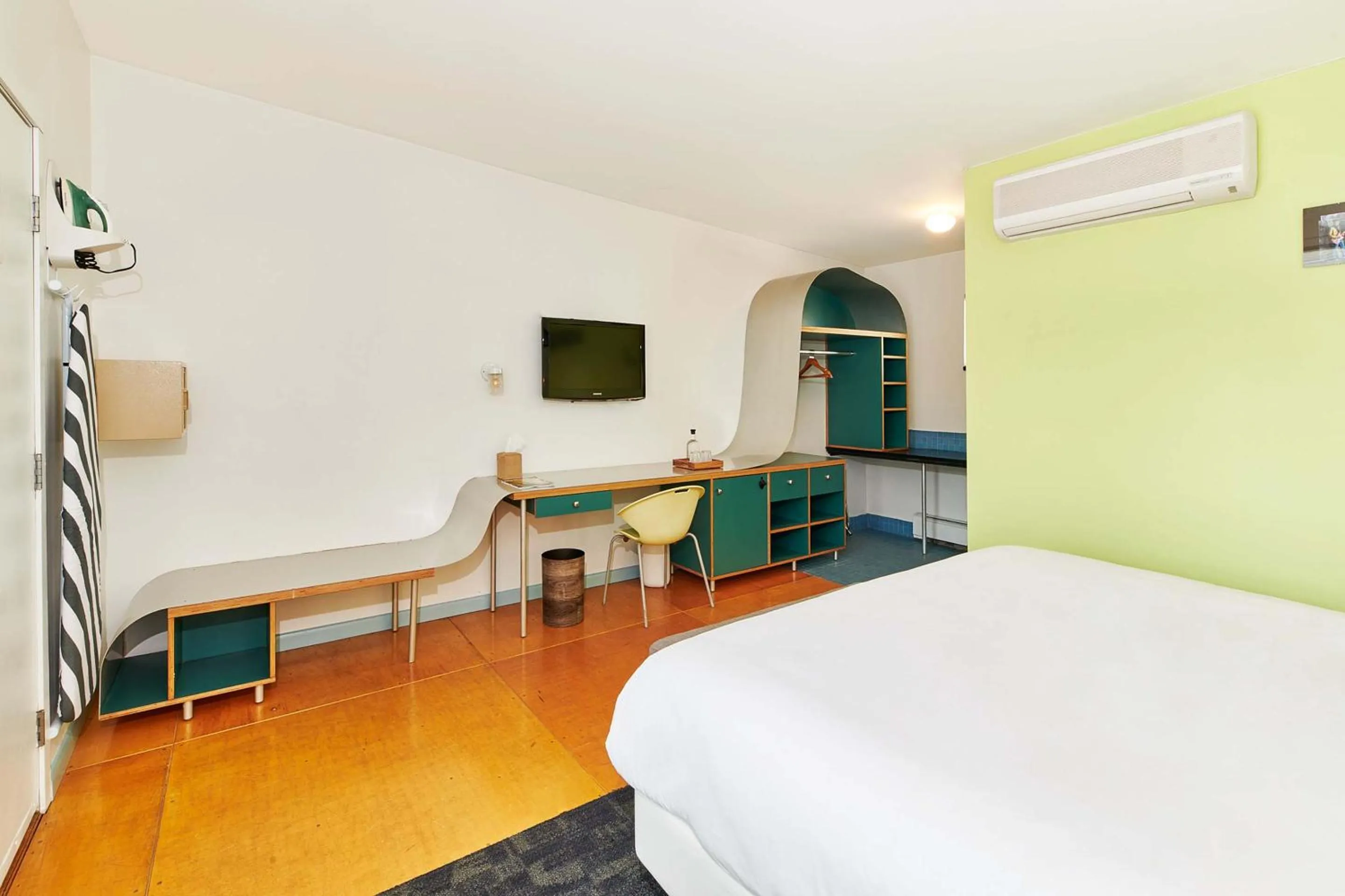 TV and multimedia in Greenporter Hotel