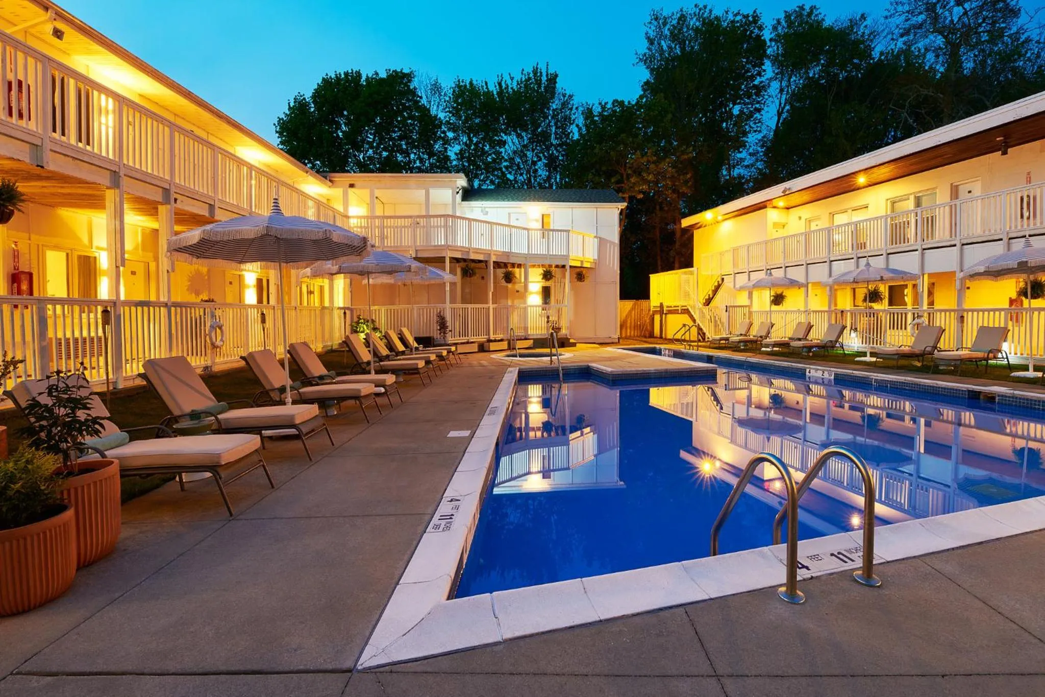 Swimming pool in Greenporter Hotel