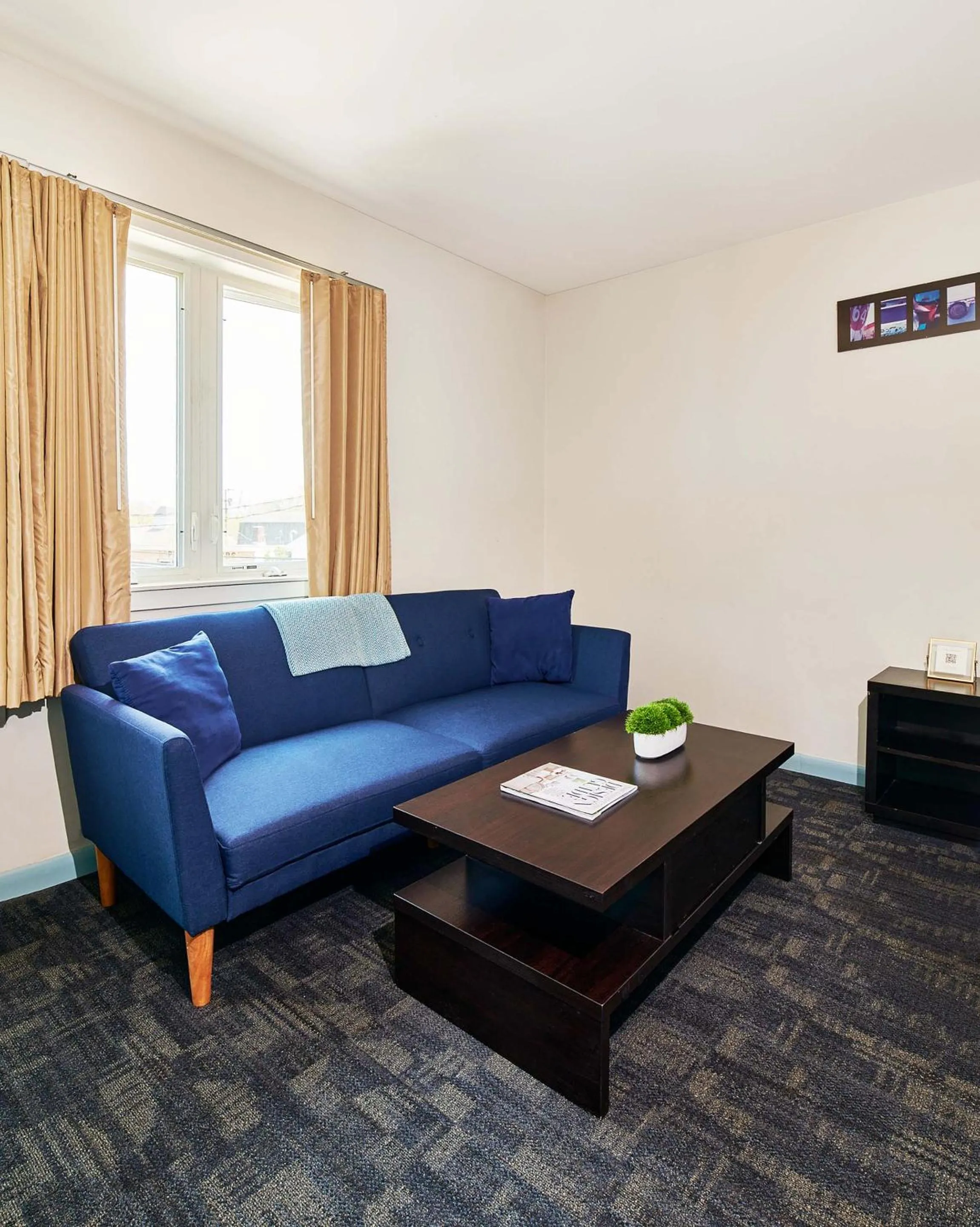 Seating area in Greenporter Hotel