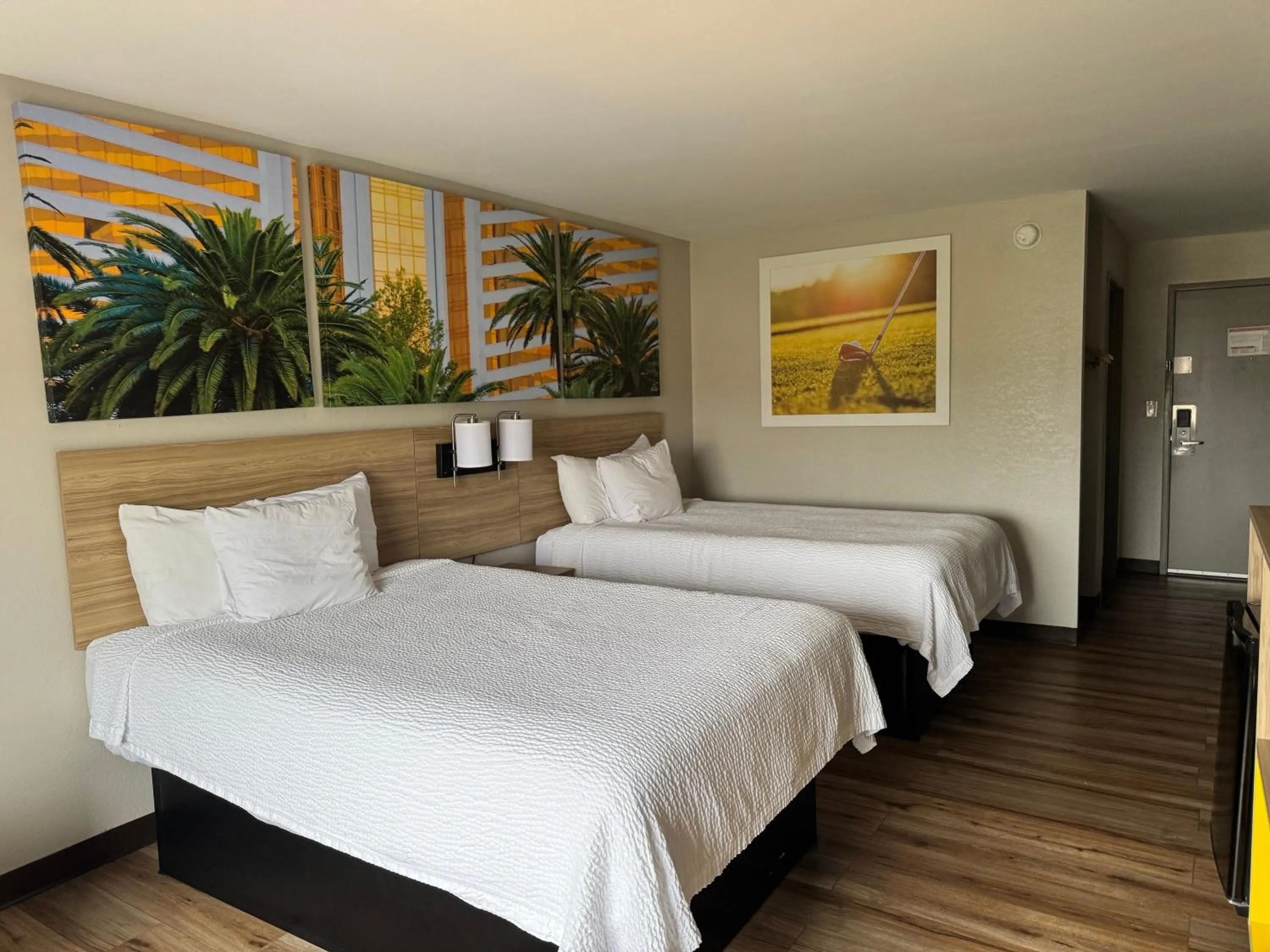 Guests, Bed in Days Inn by Wyndham Mauldin/Greenville