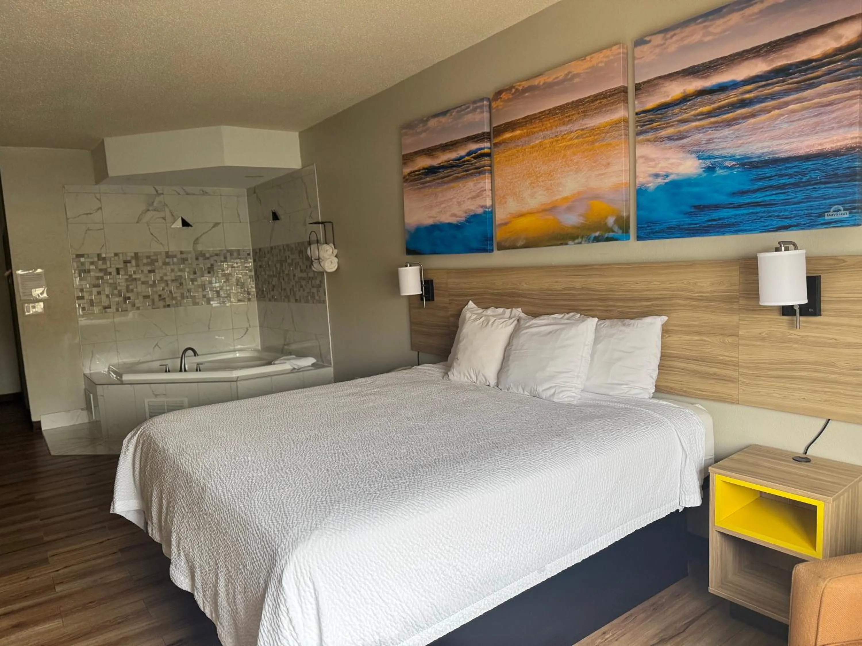 Guests, Bed in Days Inn by Wyndham Mauldin/Greenville