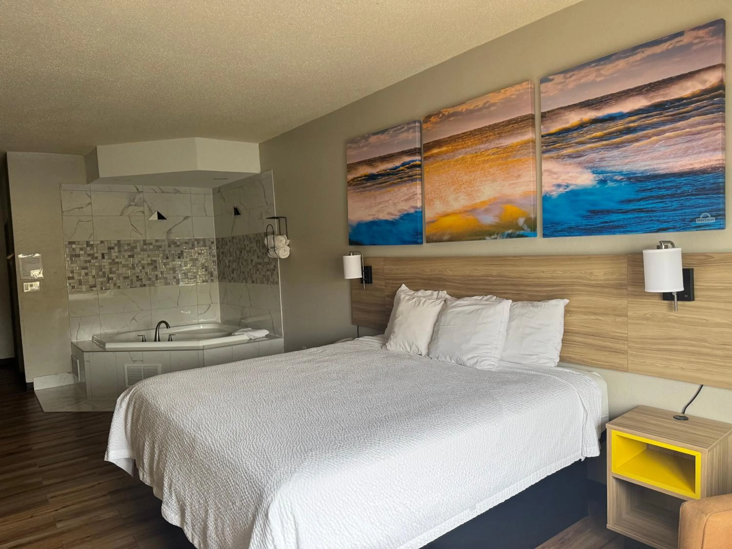 Guests, Bed in Days Inn by Wyndham Mauldin/Greenville